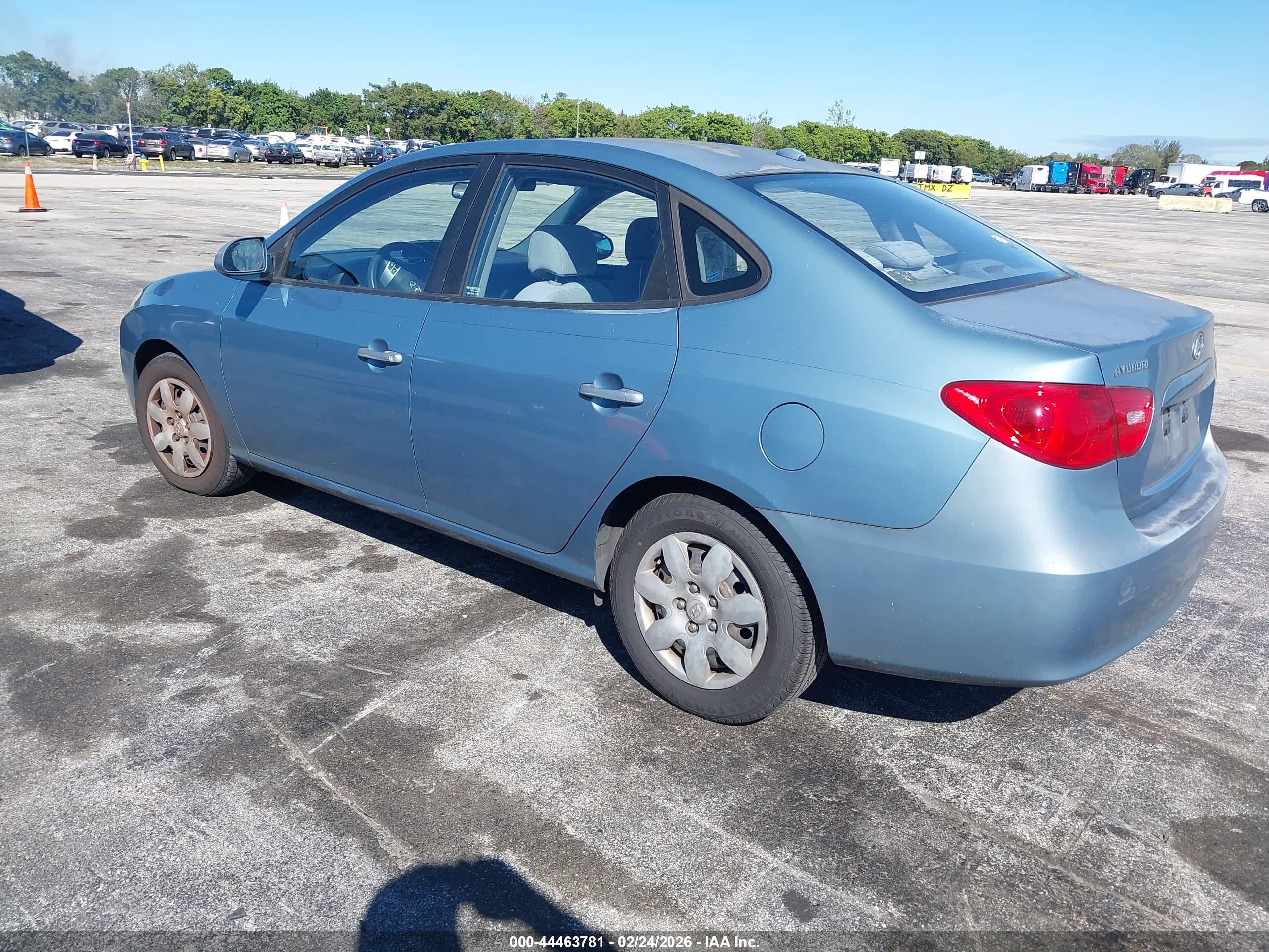 HYUNDAI ELANTRA image 3