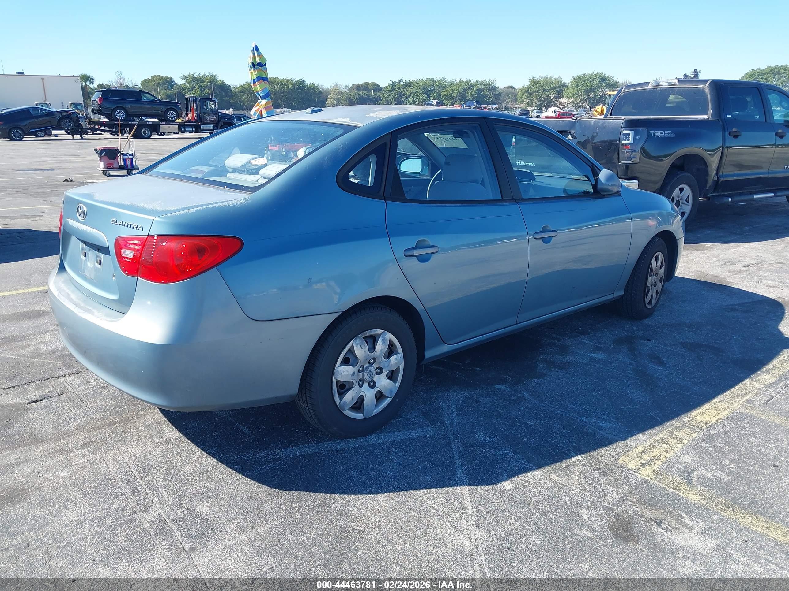 HYUNDAI ELANTRA image 4