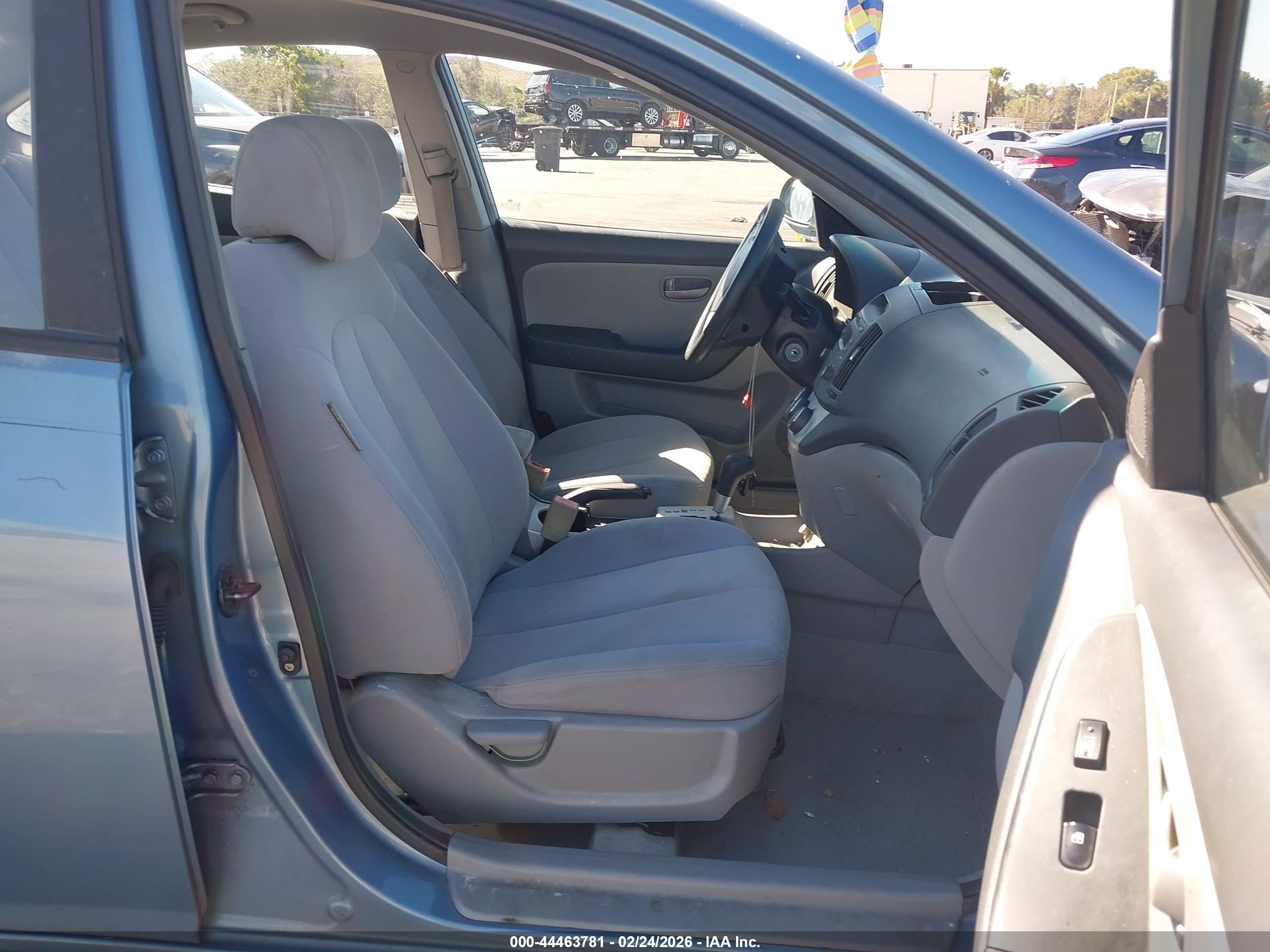 HYUNDAI ELANTRA image 5