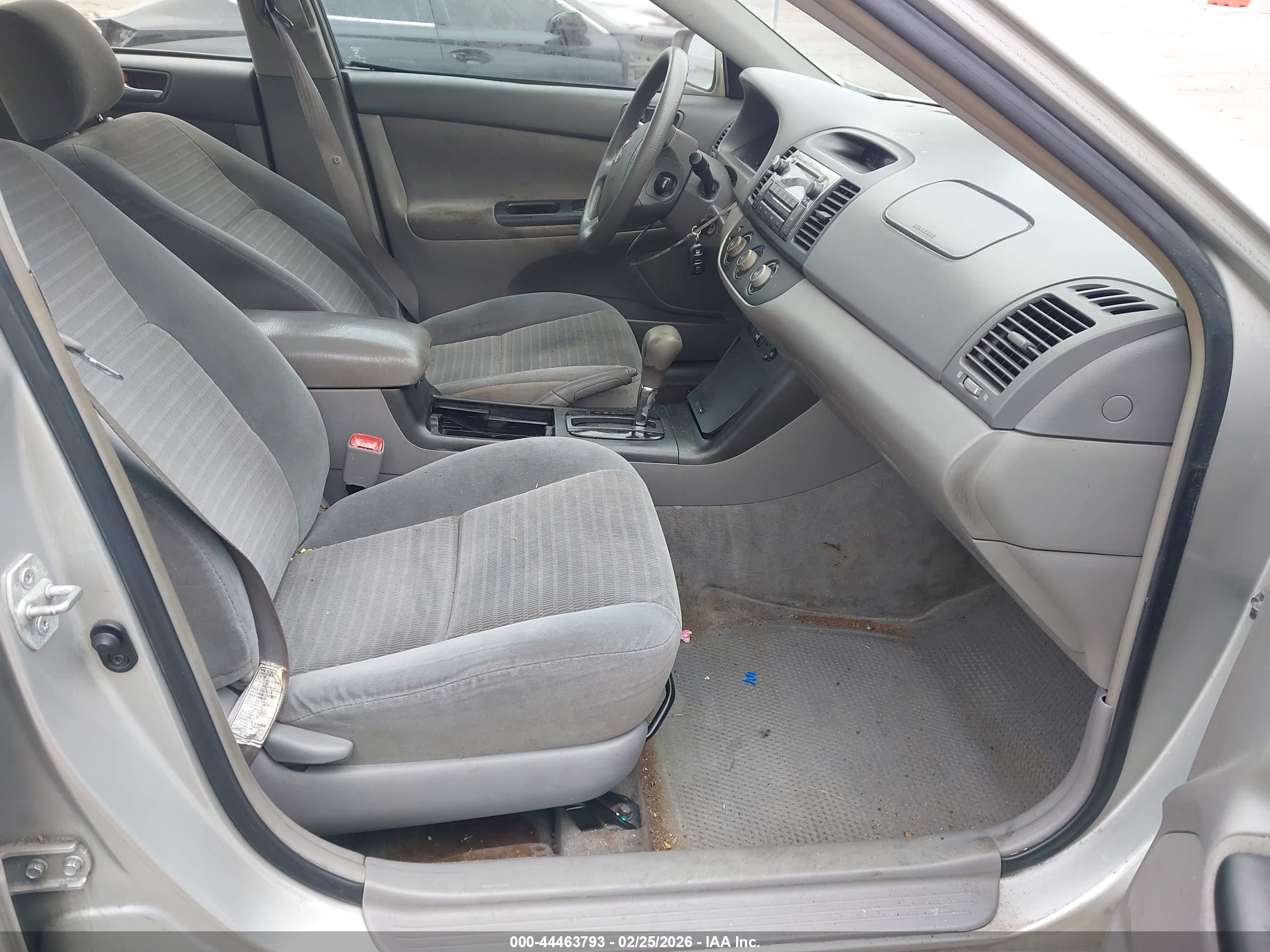 TOYOTA CAMRY image 5