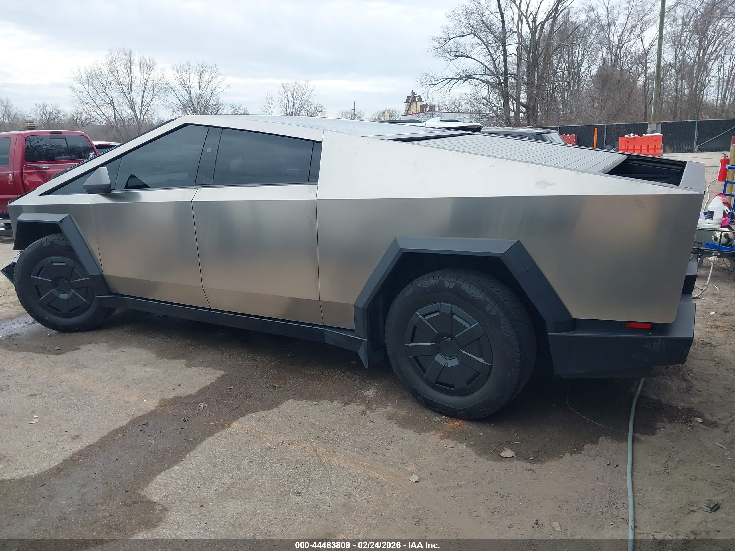 TESLA CYBERTRUCK image 3