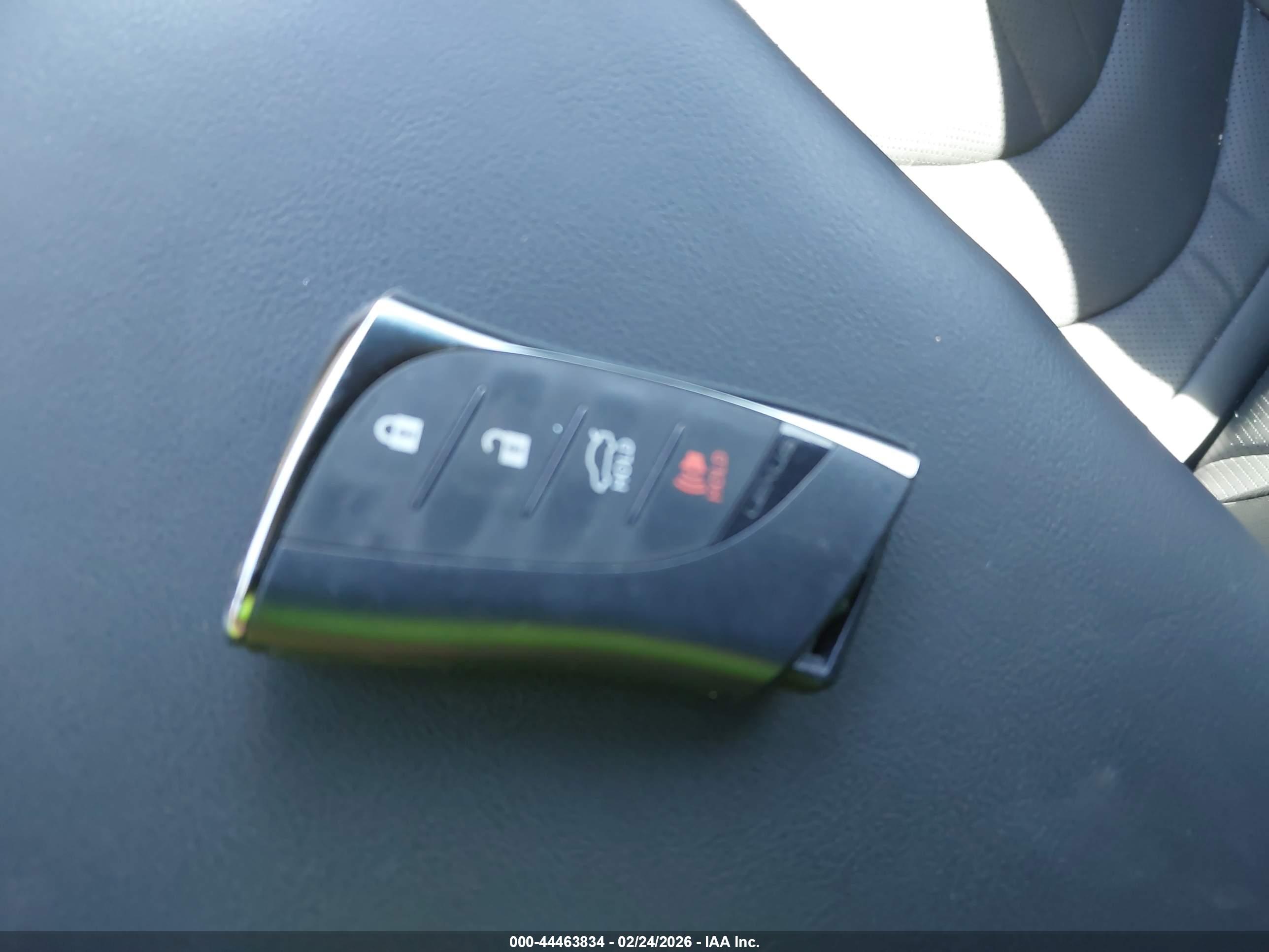 LEXUS ES image 11