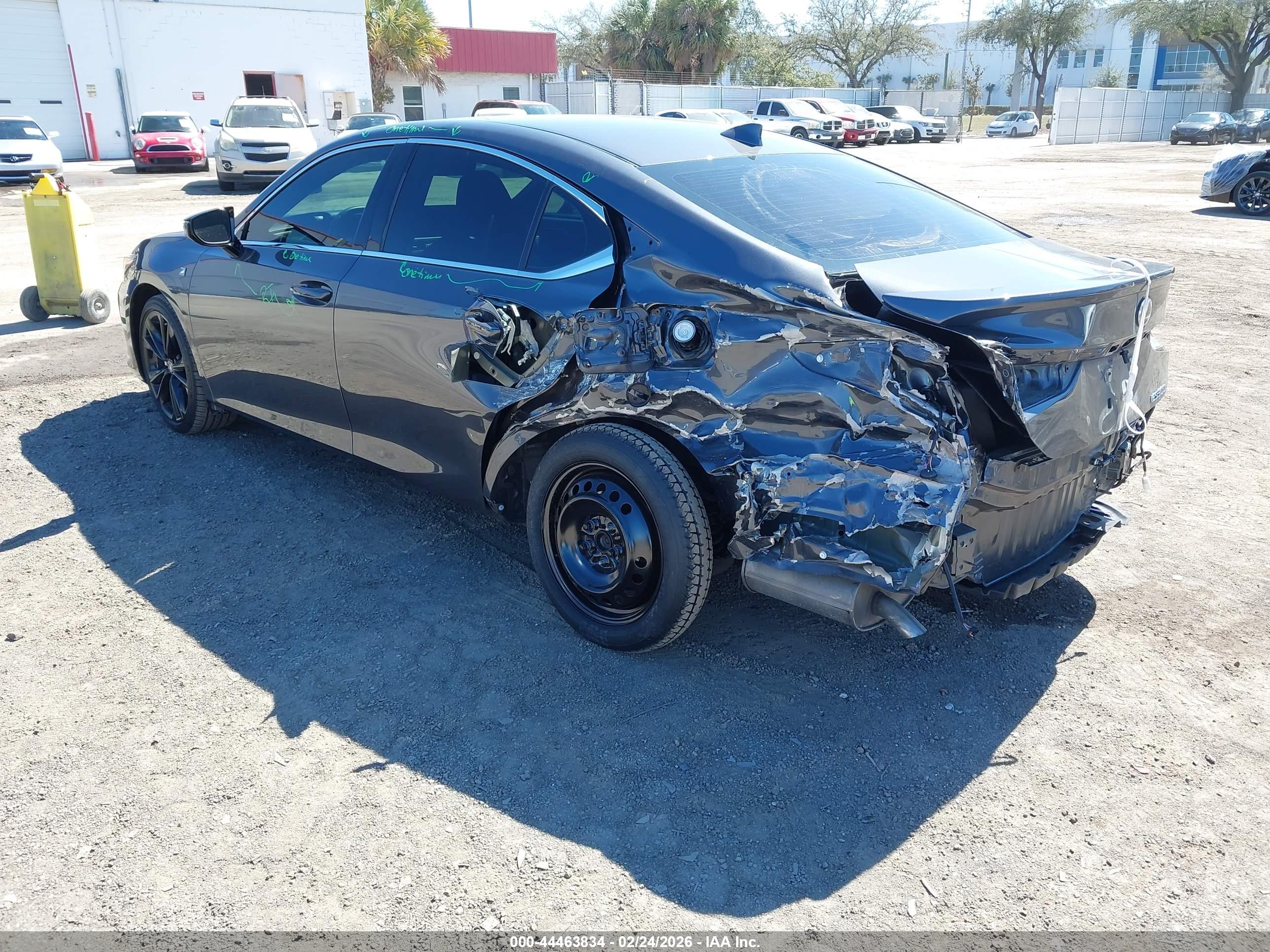 LEXUS ES image 3