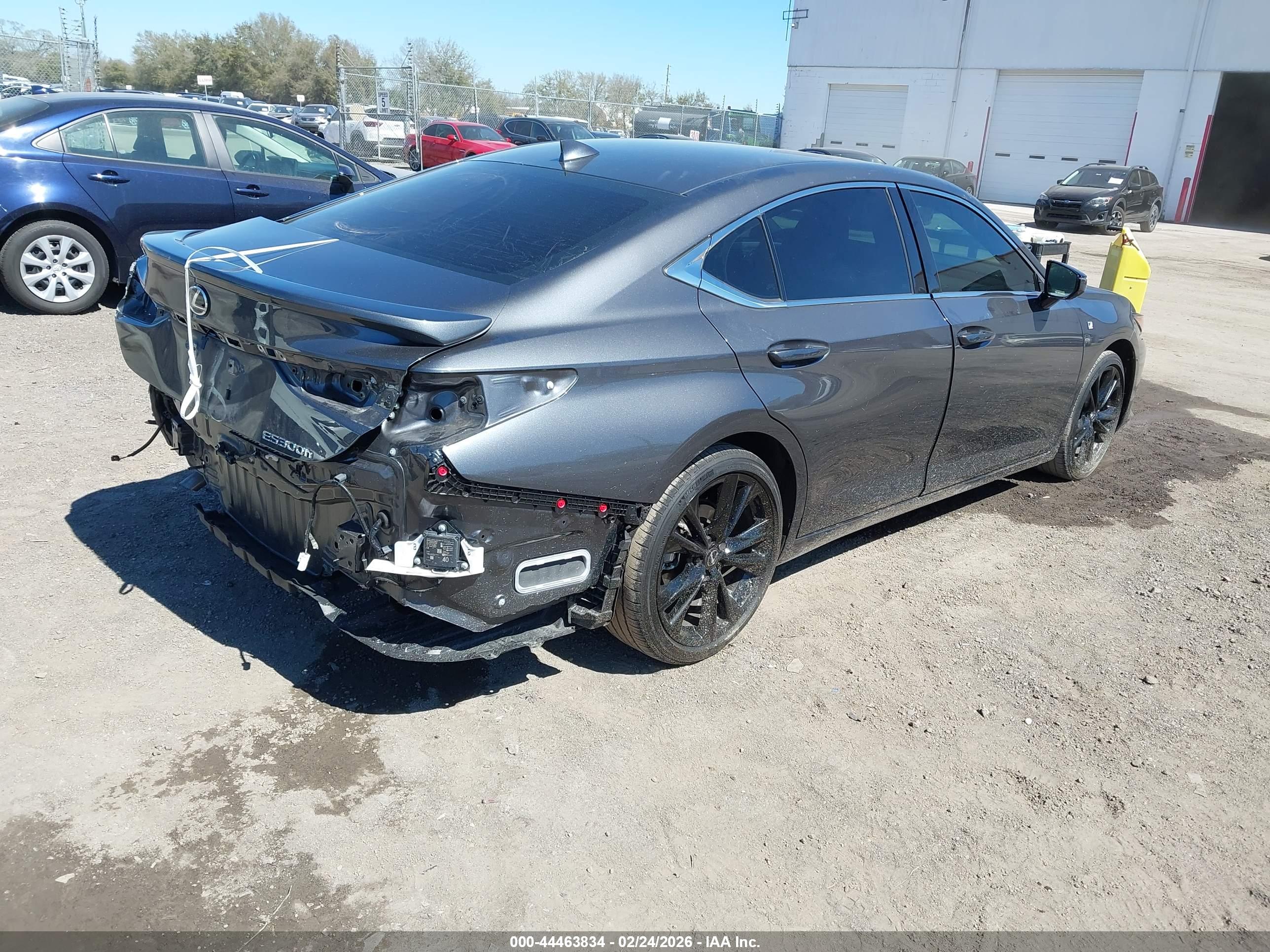 LEXUS ES image 4