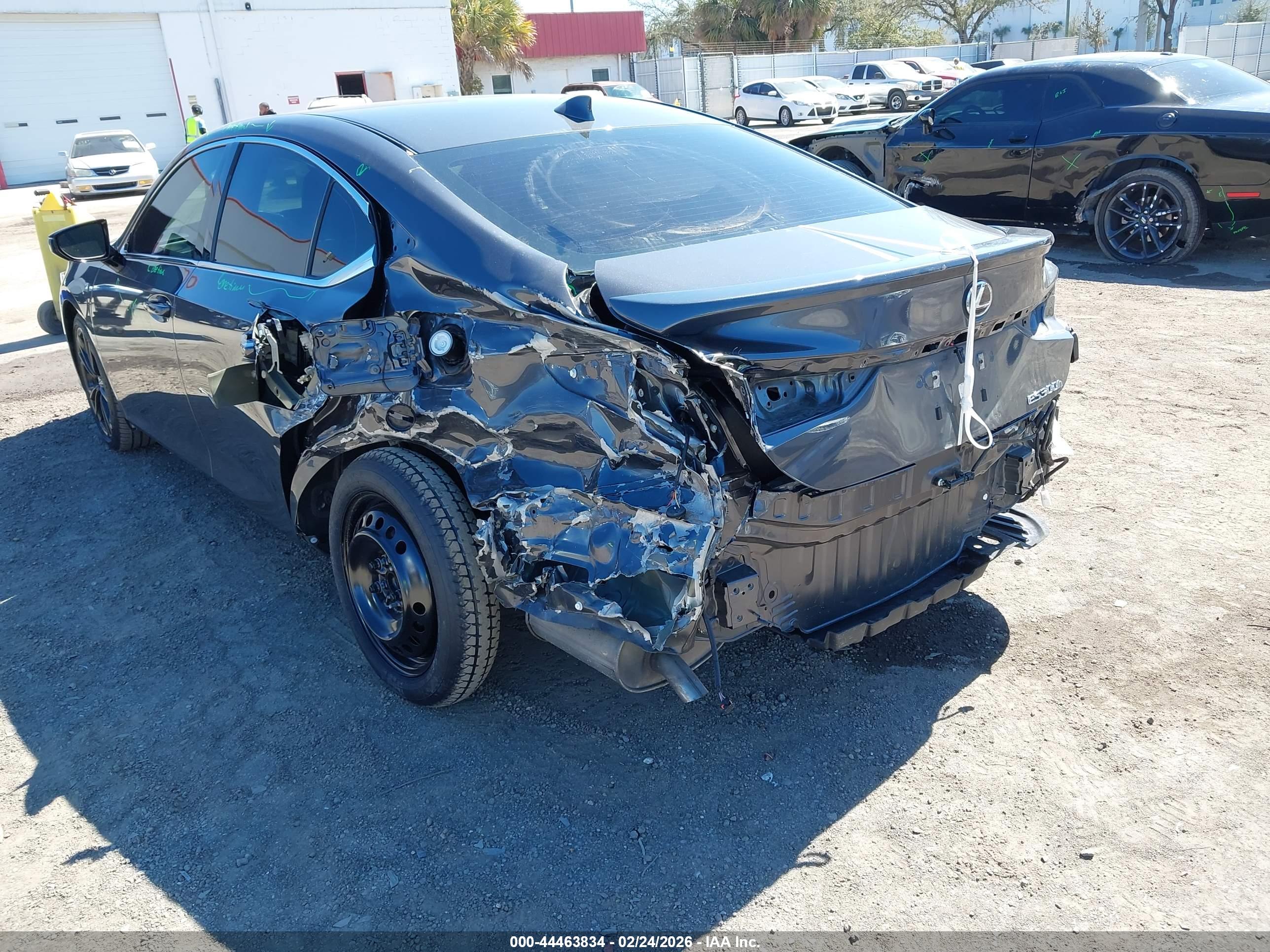 LEXUS ES image 6