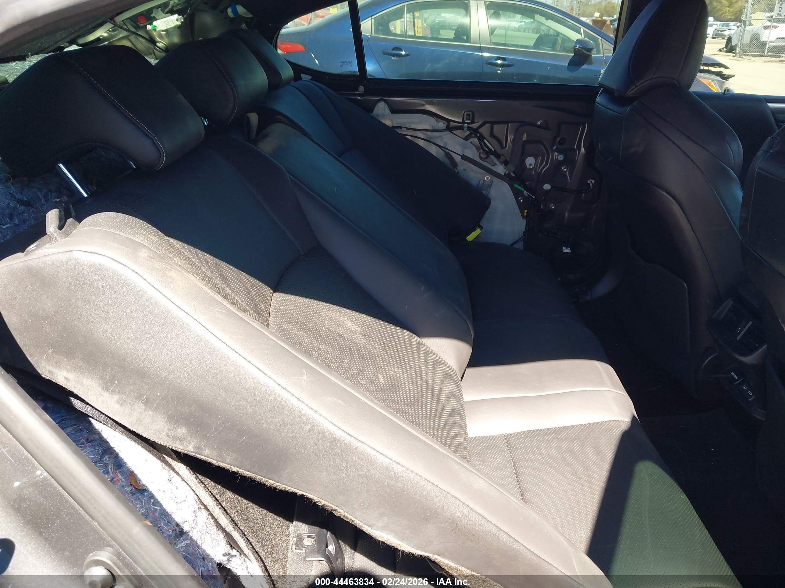 LEXUS ES image 8
