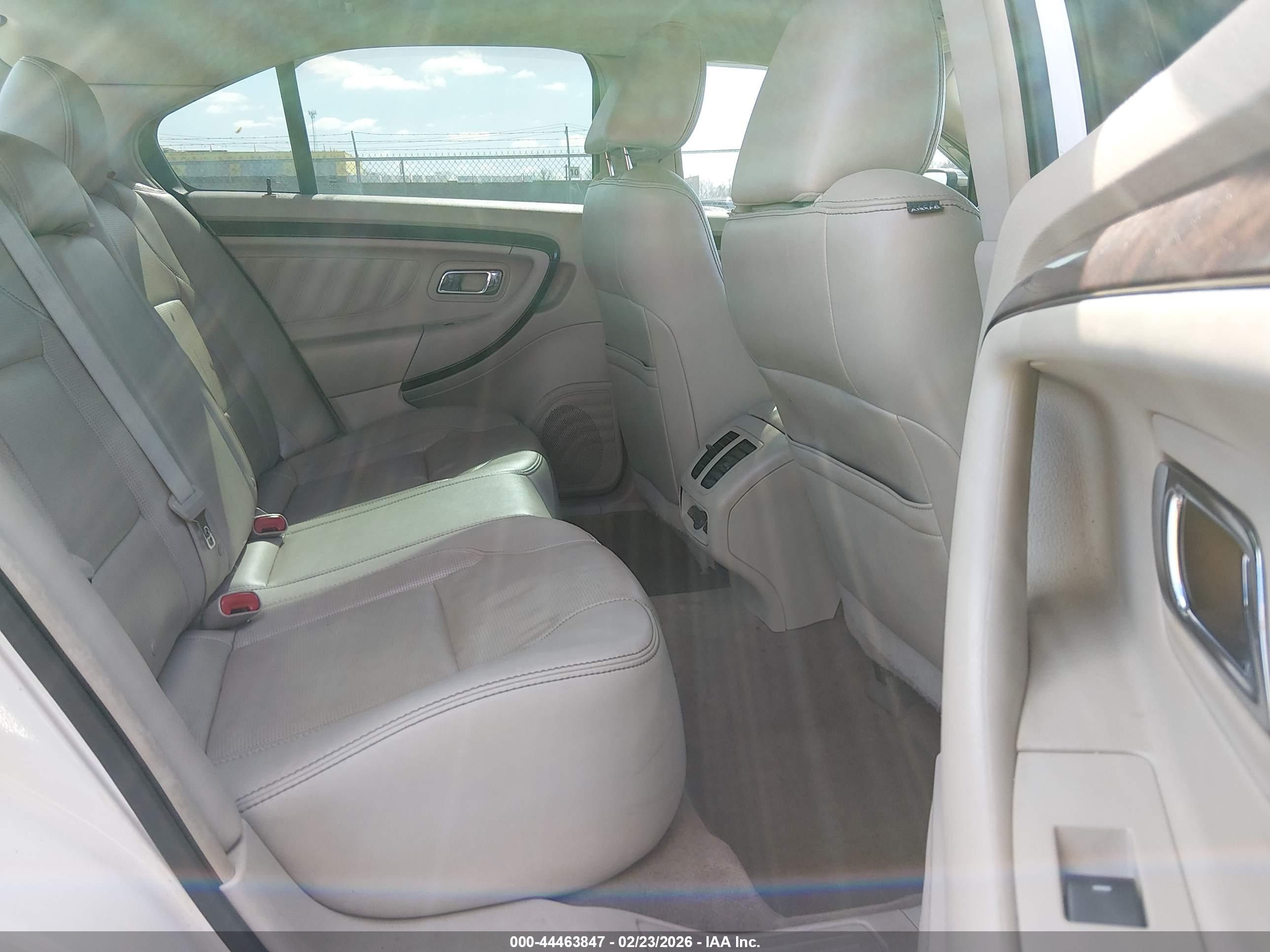 FORD TAURUS image 8