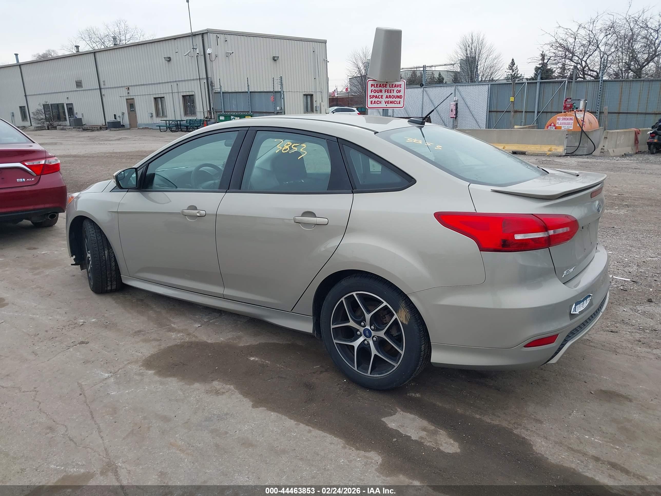 FORD FOCUS image 3
