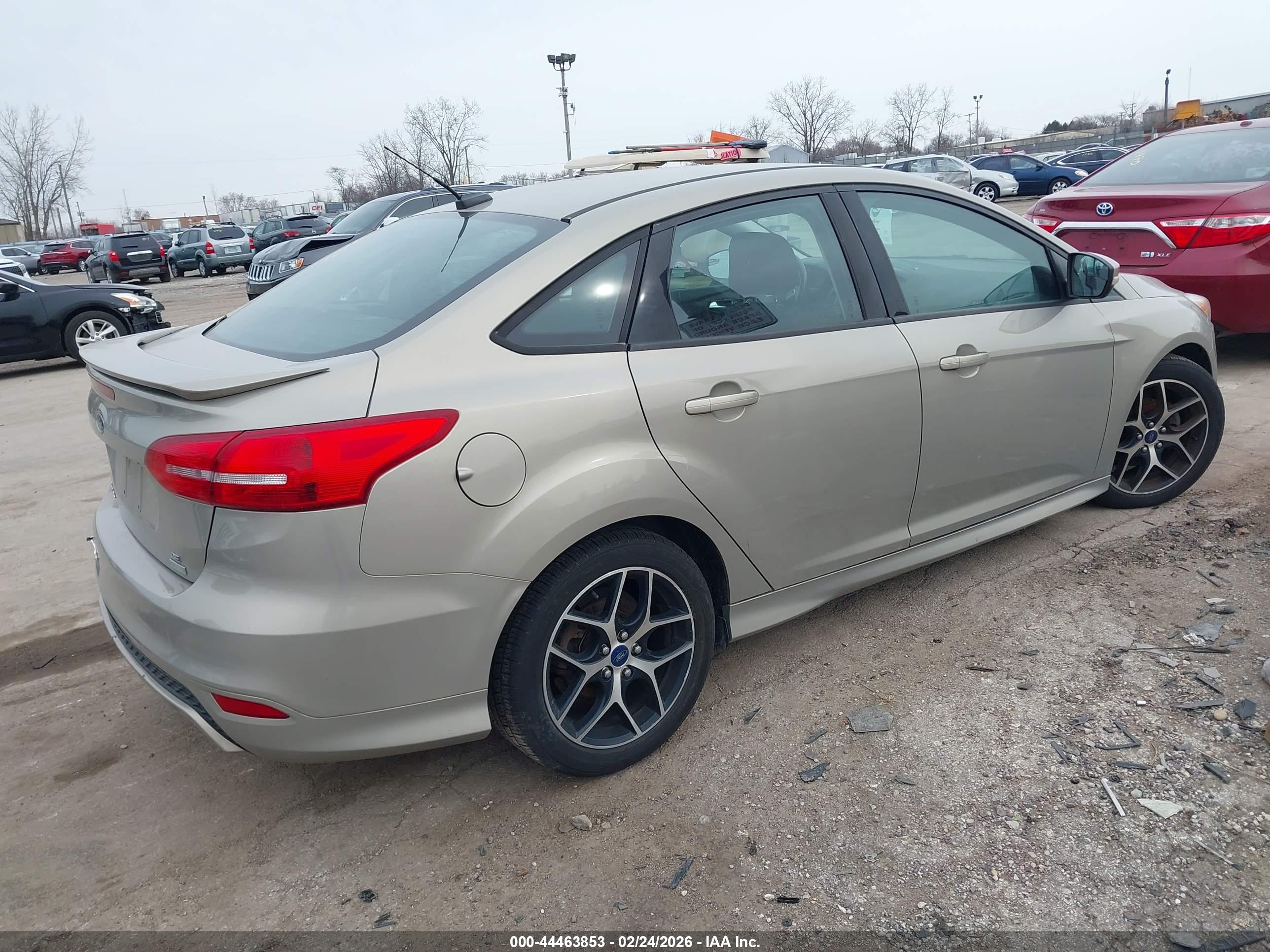 FORD FOCUS image 4