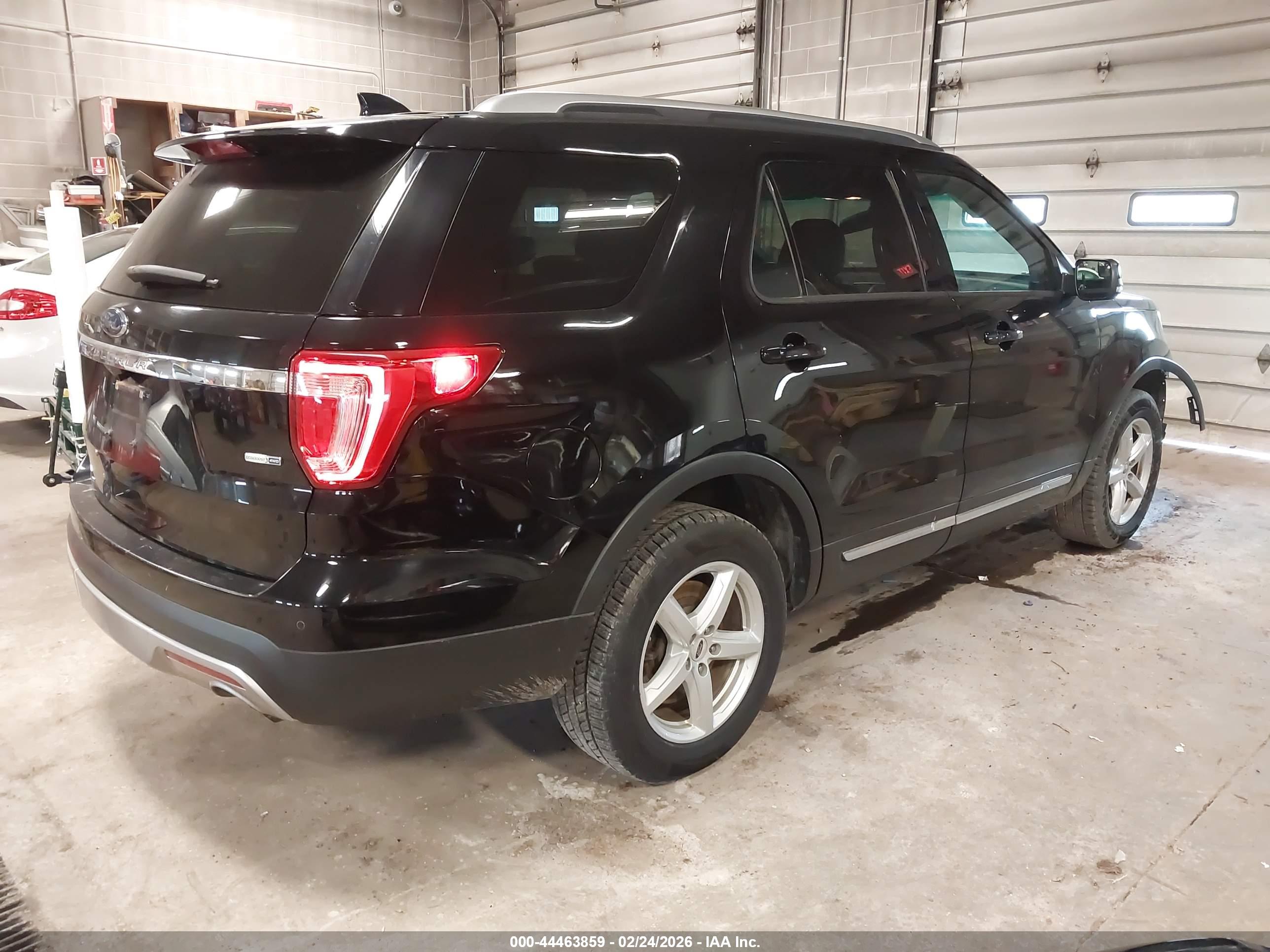 FORD EXPLORER image 4