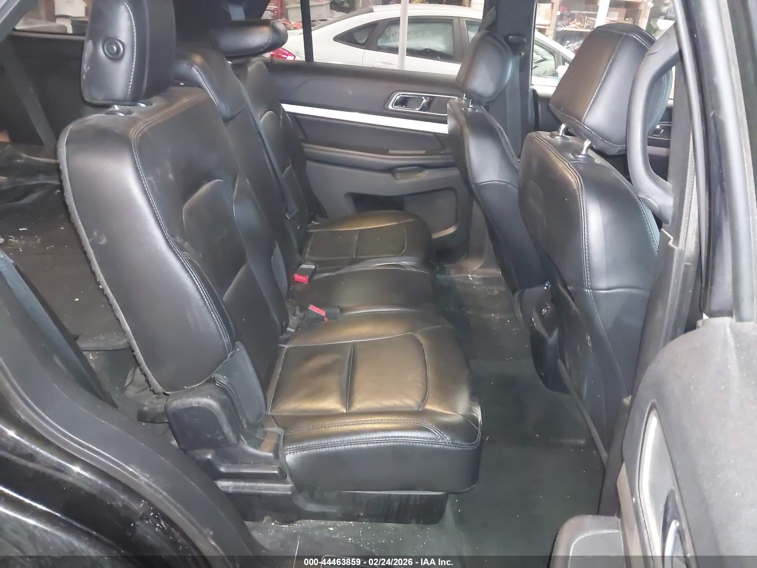 FORD EXPLORER image 8
