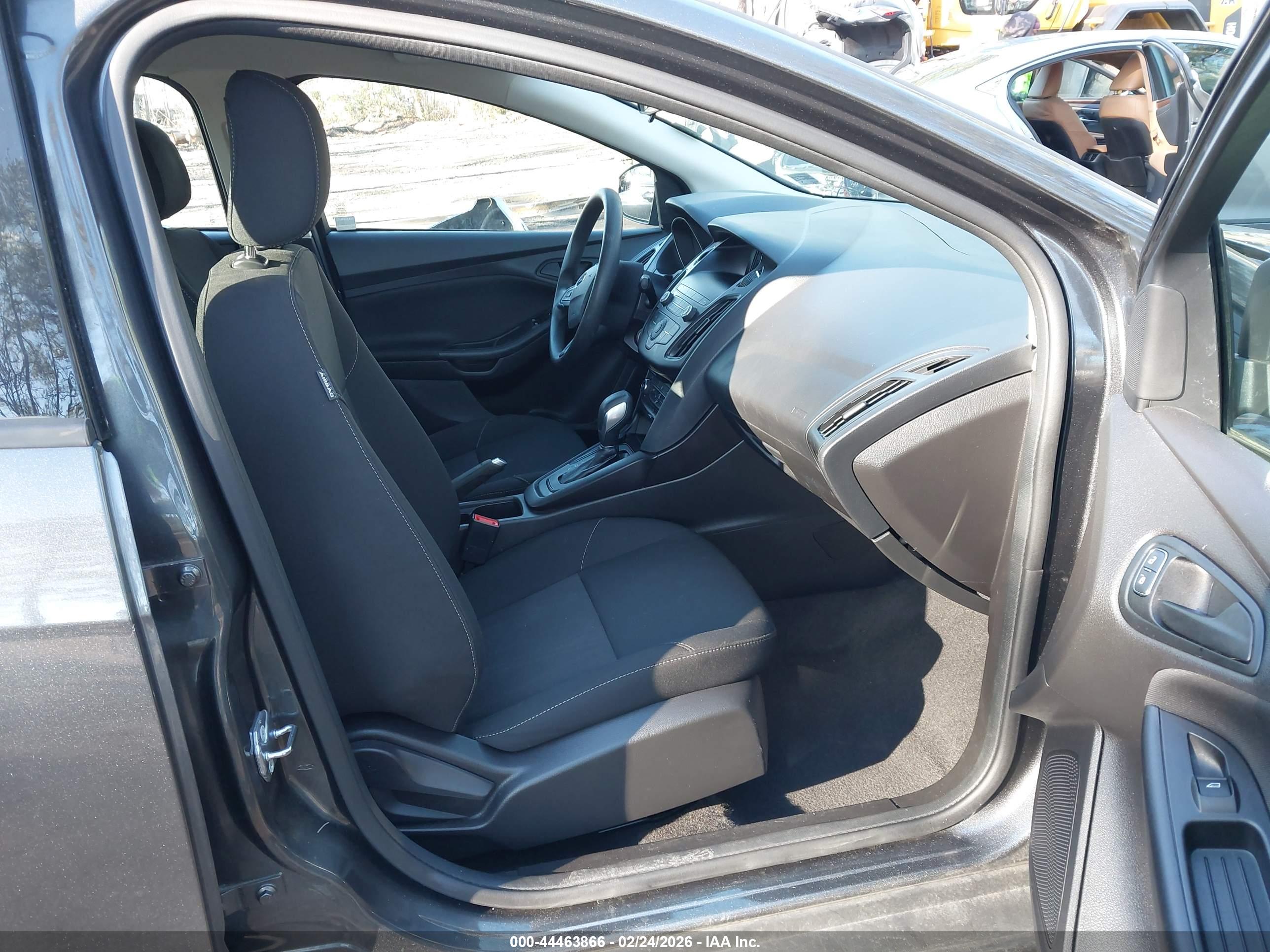 FORD FOCUS image 5