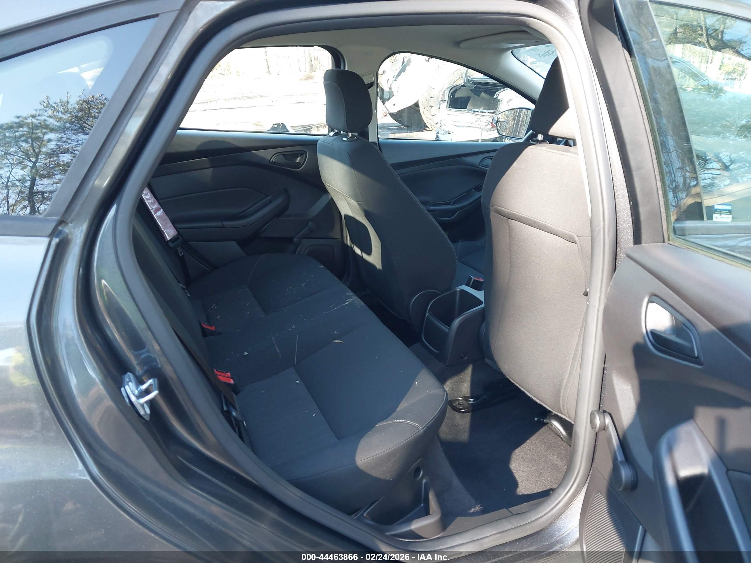 FORD FOCUS image 8