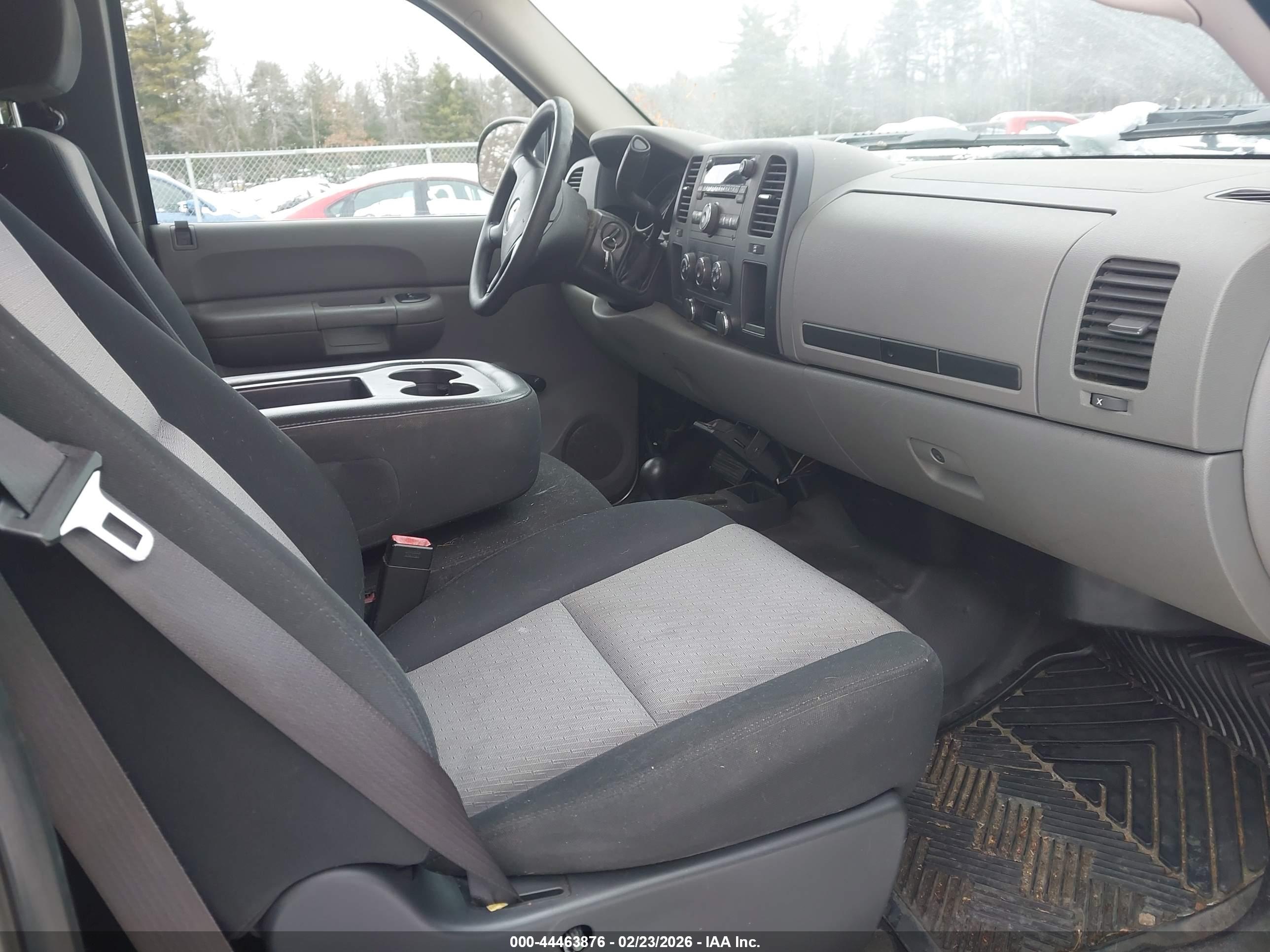 CHEVROLET SILVERADO image 5