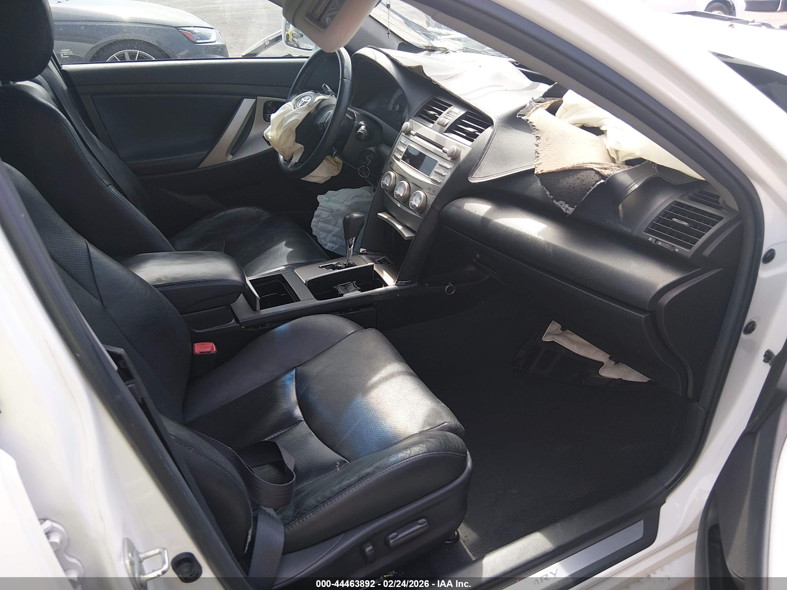 TOYOTA CAMRY image 5