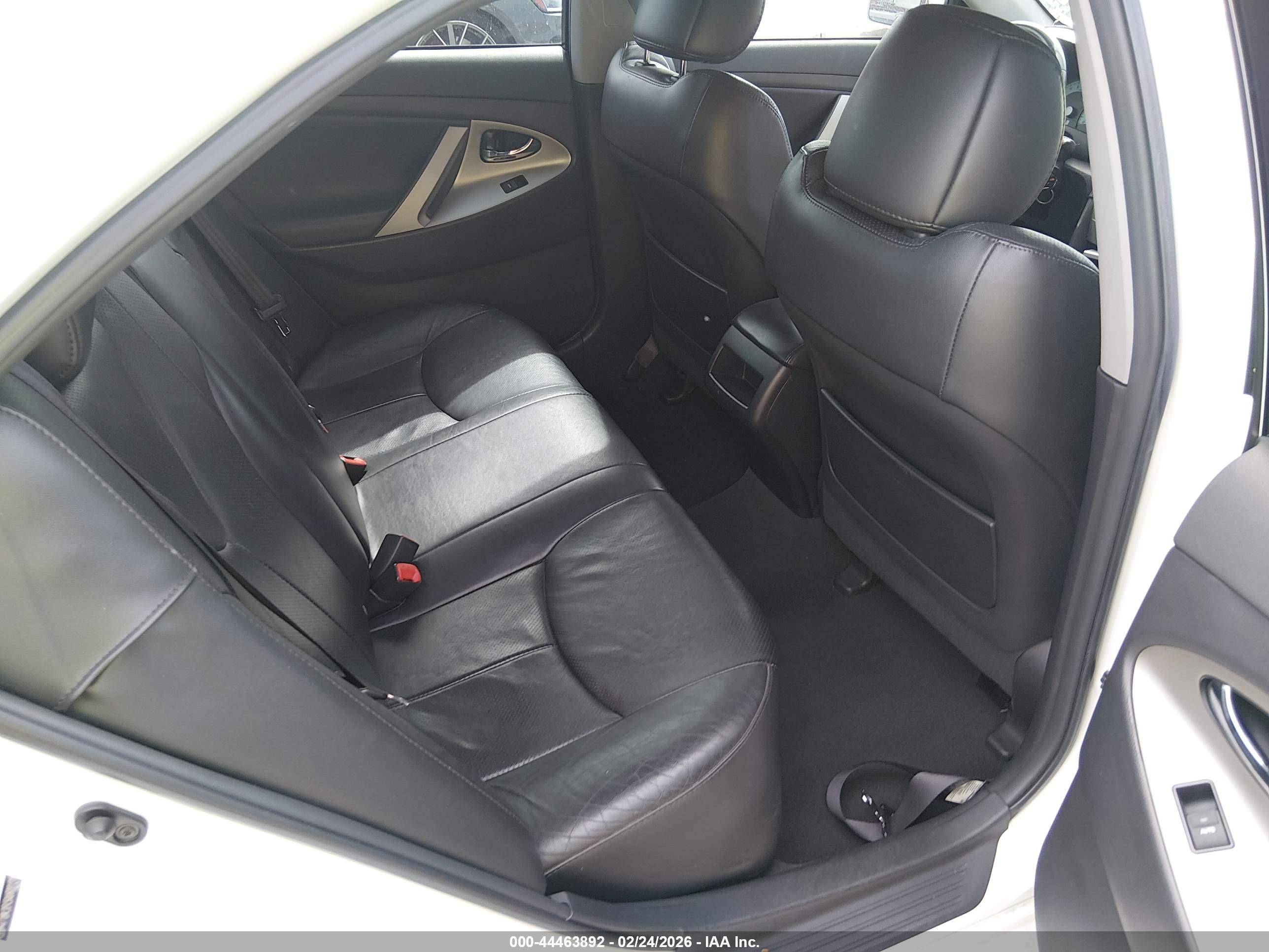 TOYOTA CAMRY image 8