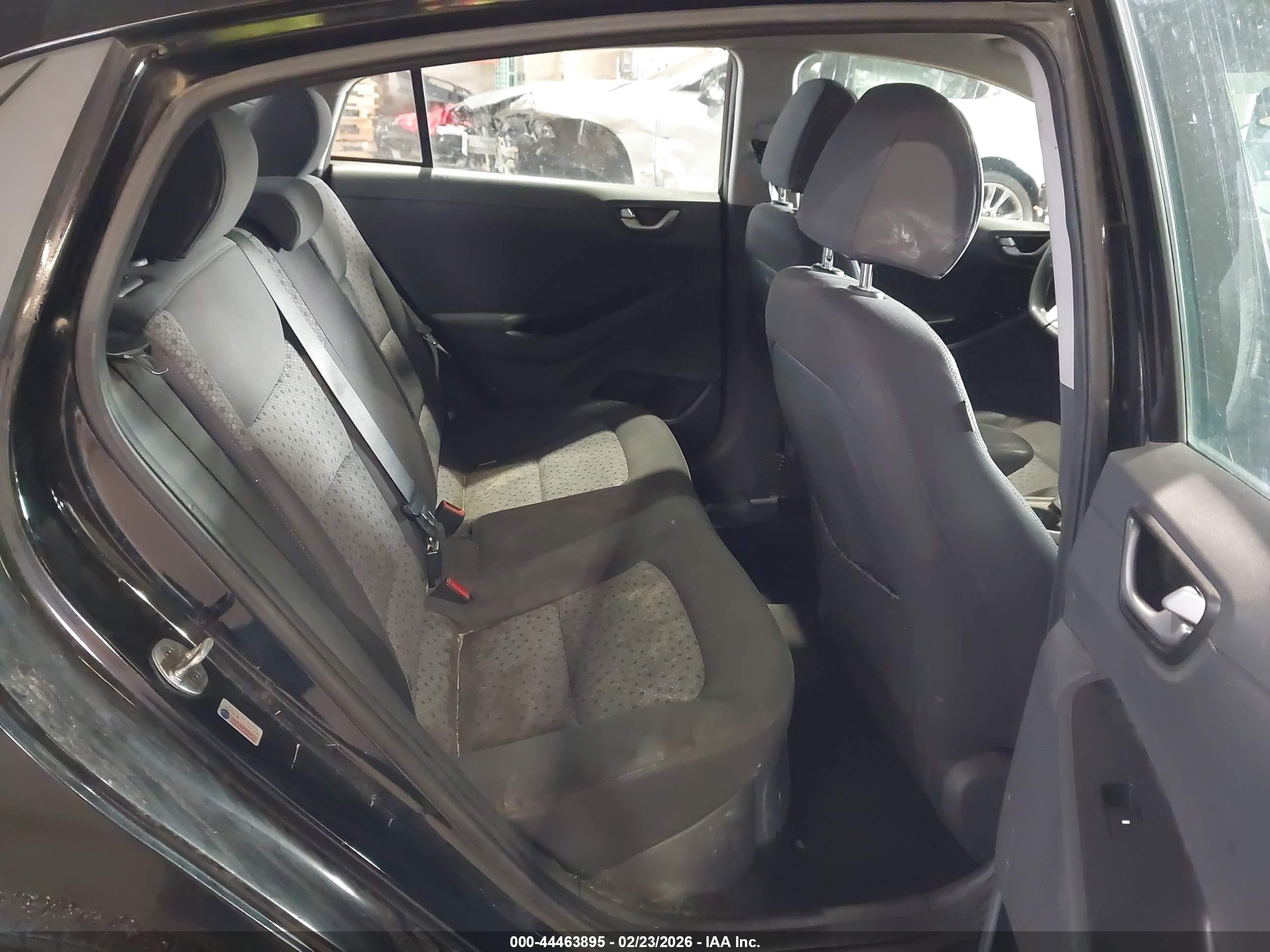 HYUNDAI IONIQ image 8