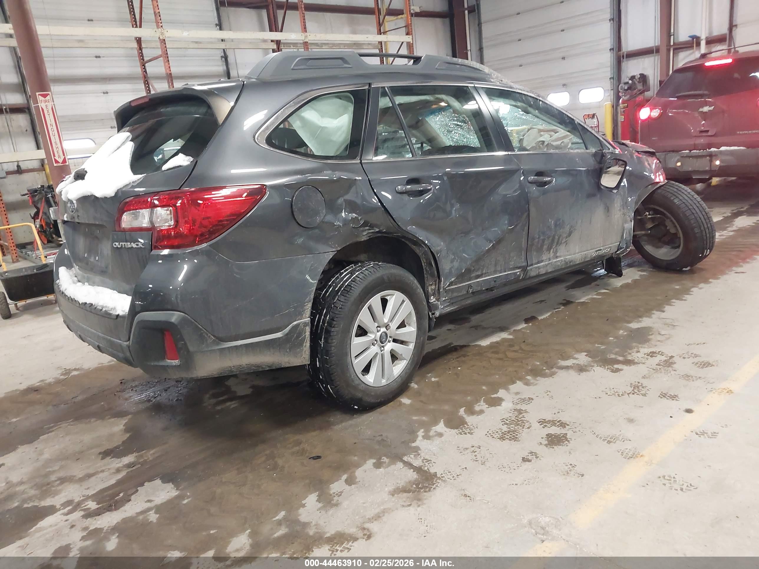 SUBARU OUTBACK image 4