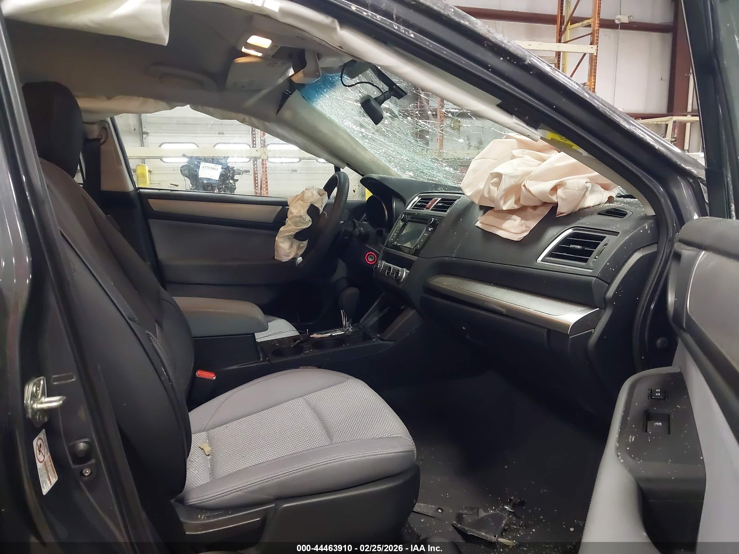 SUBARU OUTBACK image 5