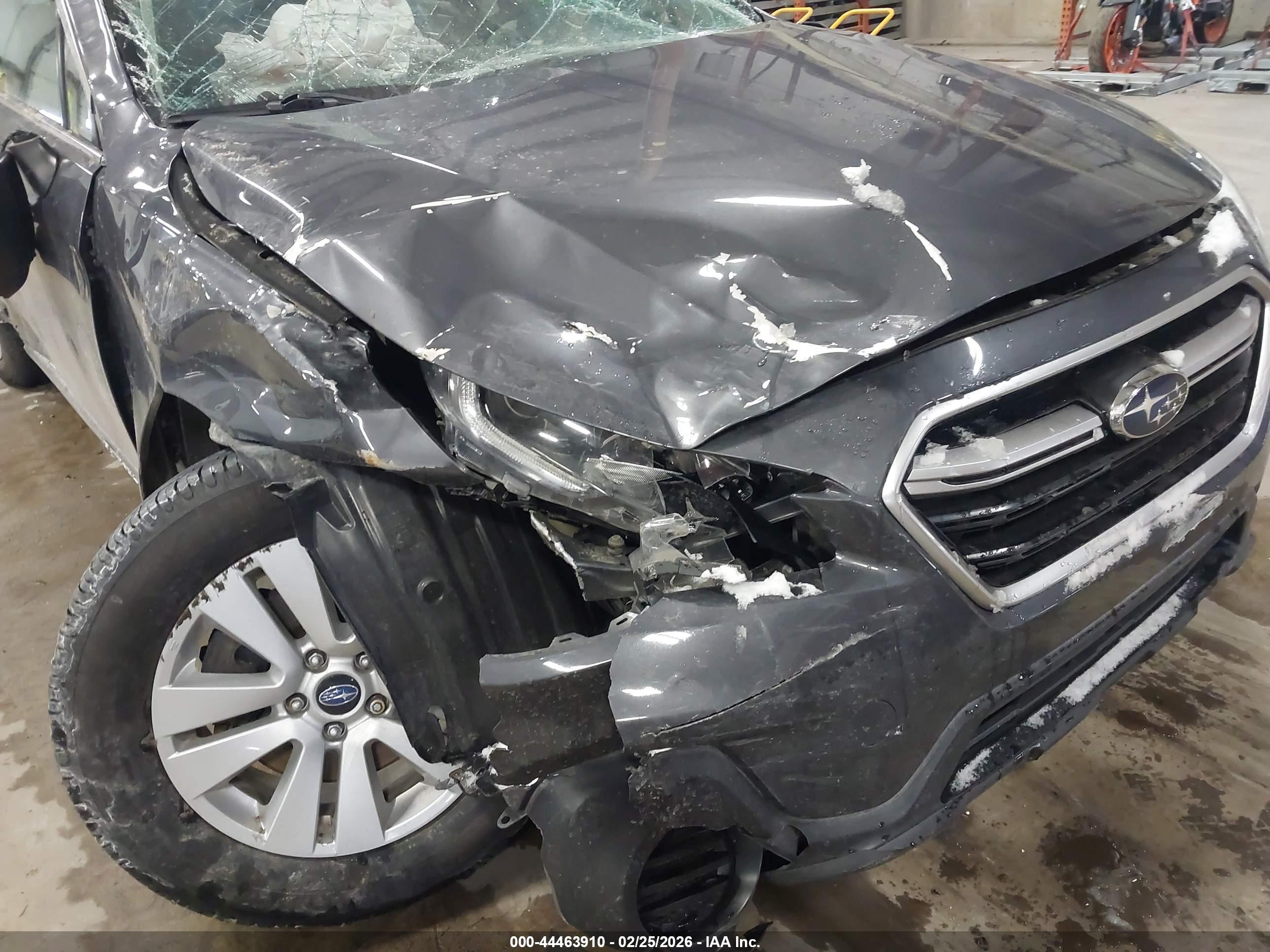 SUBARU OUTBACK image 6