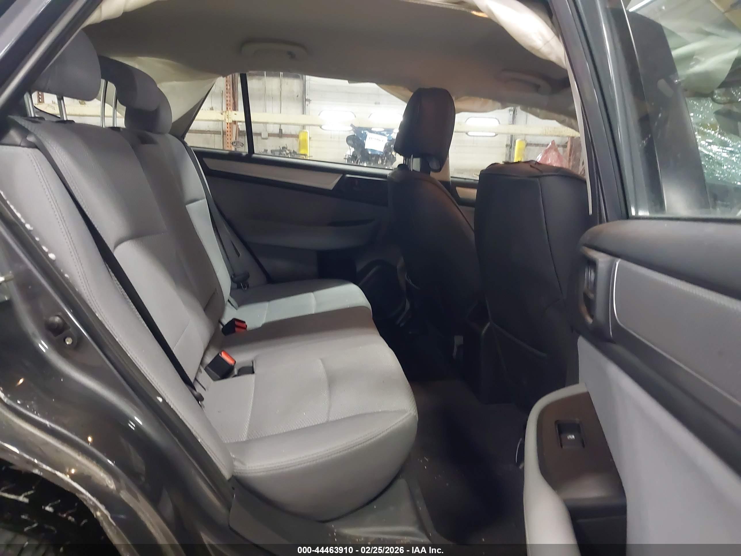 SUBARU OUTBACK image 8