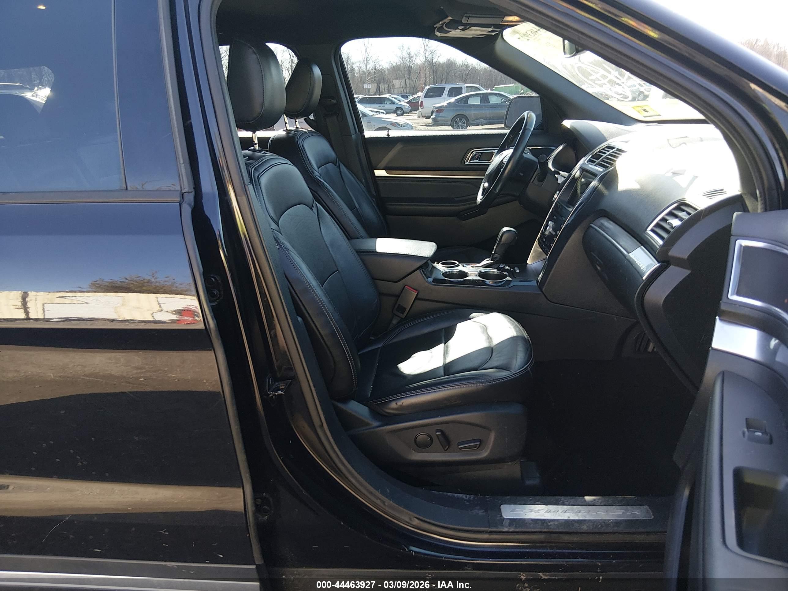 FORD EXPLORER image 5