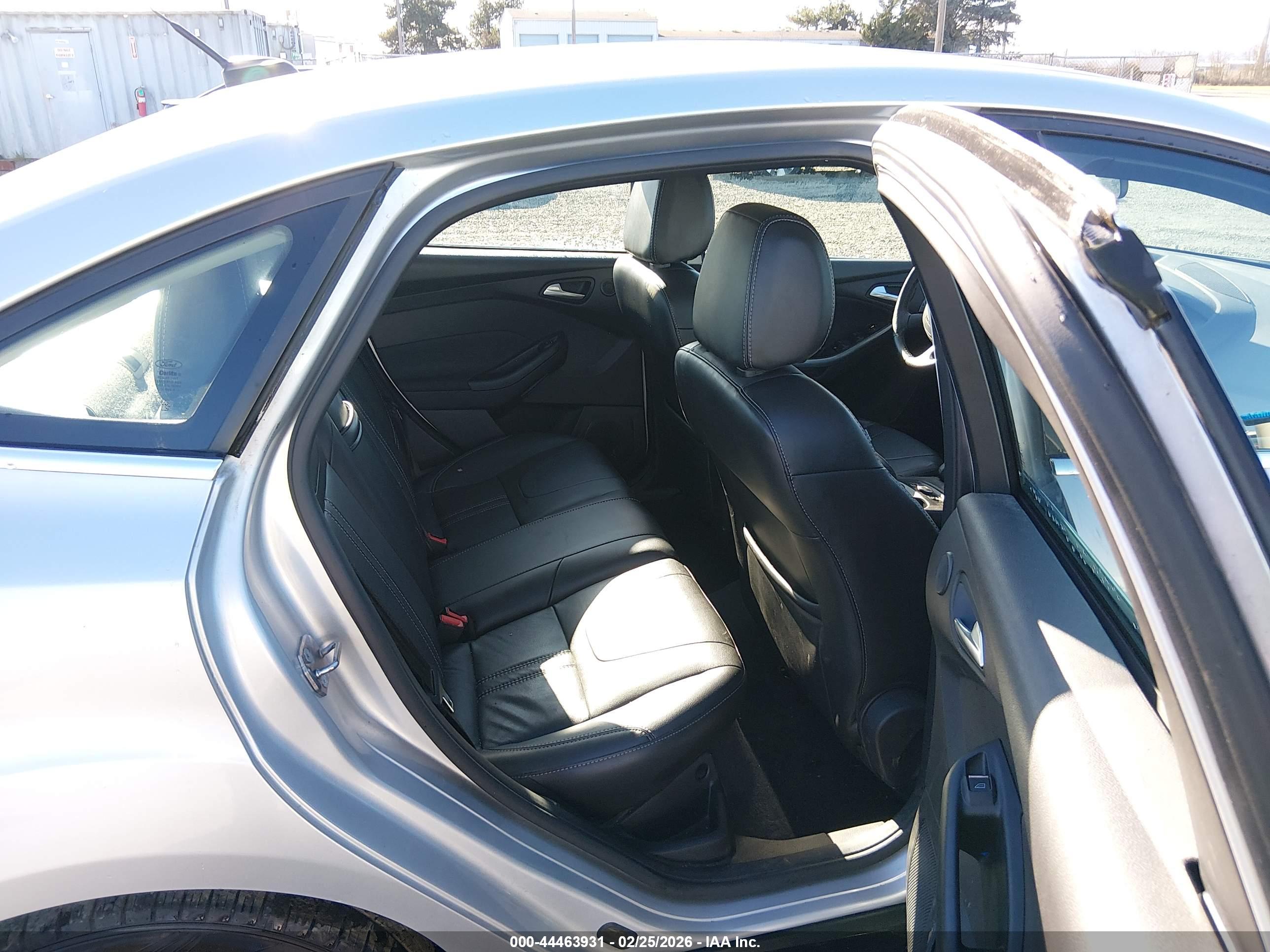 FORD FOCUS image 8