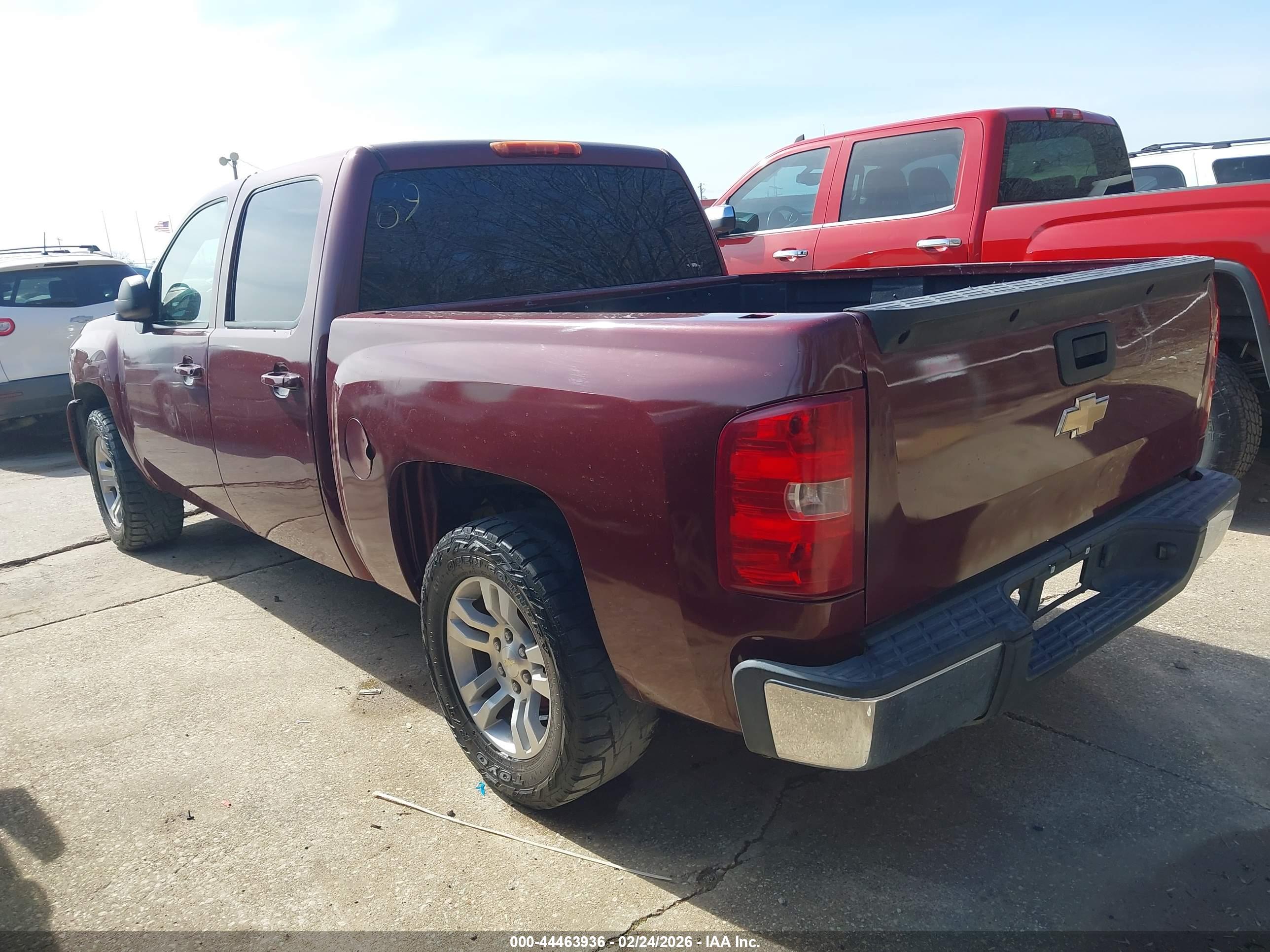 CHEVROLET SILVERADO image 3