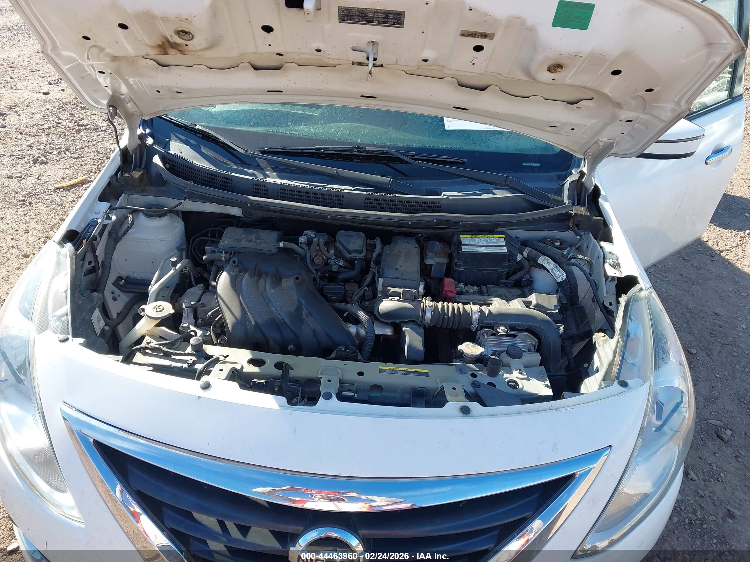 NISSAN VERSA image 10