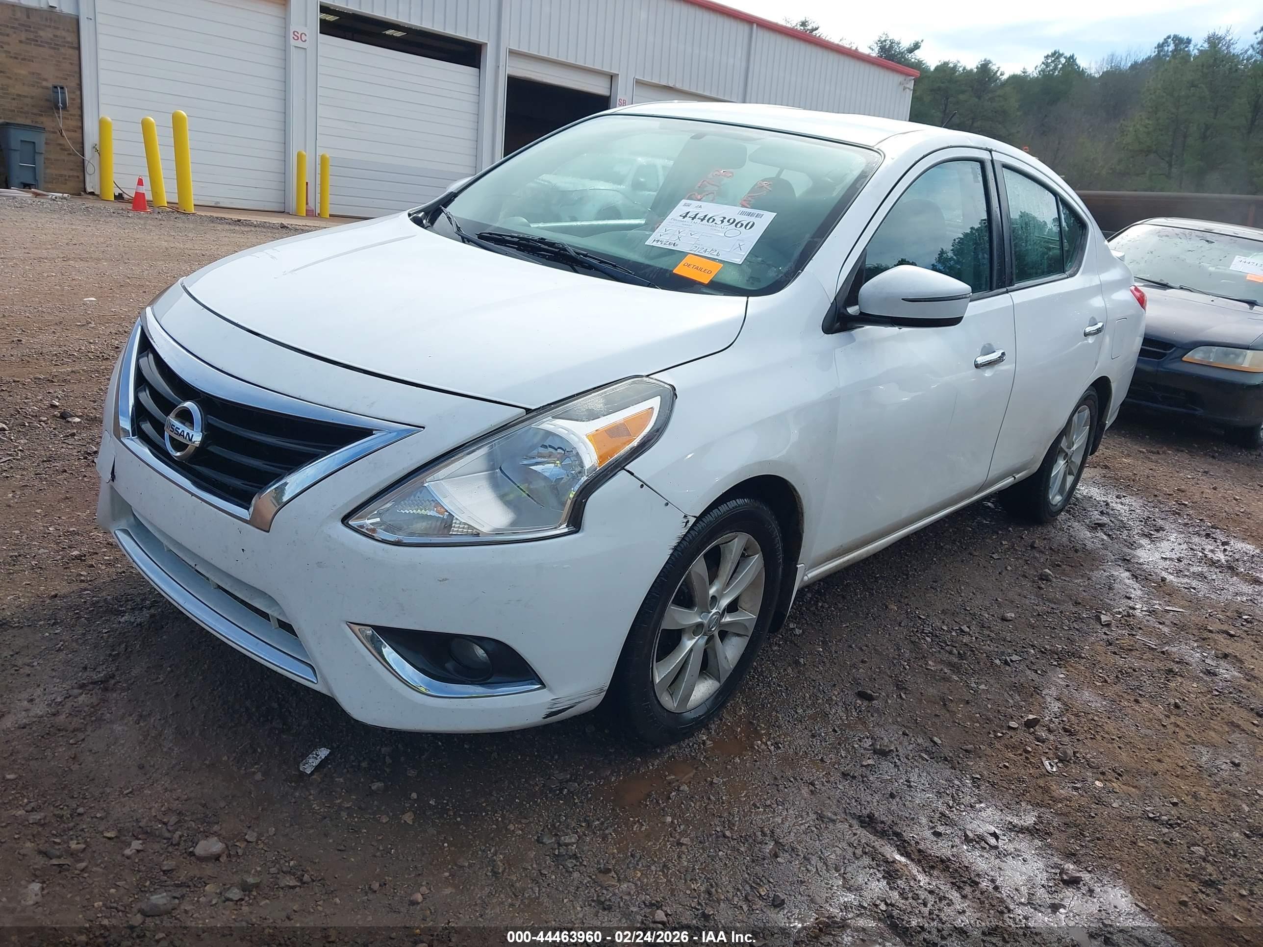 NISSAN VERSA image 2