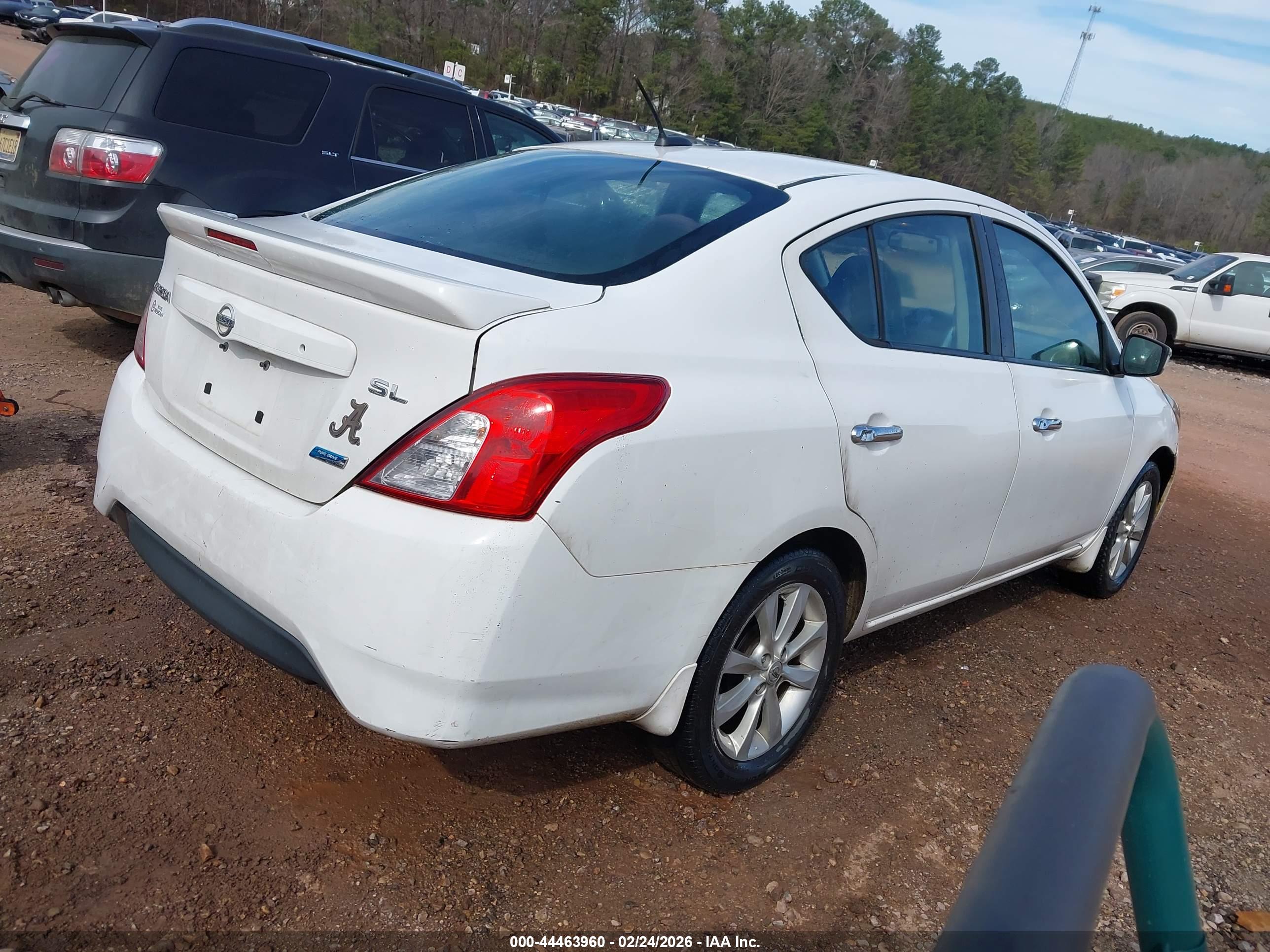 NISSAN VERSA image 4