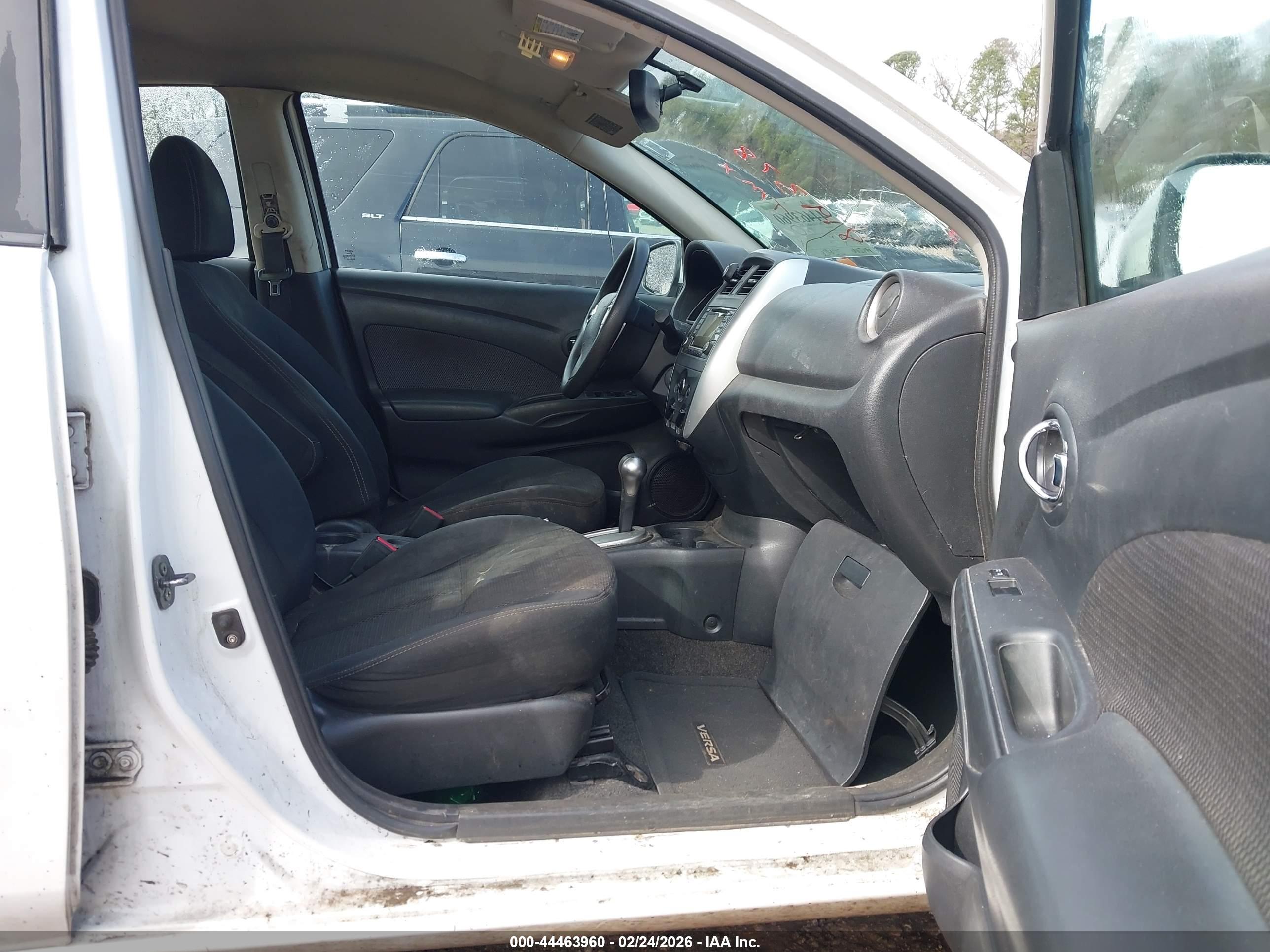 NISSAN VERSA image 5