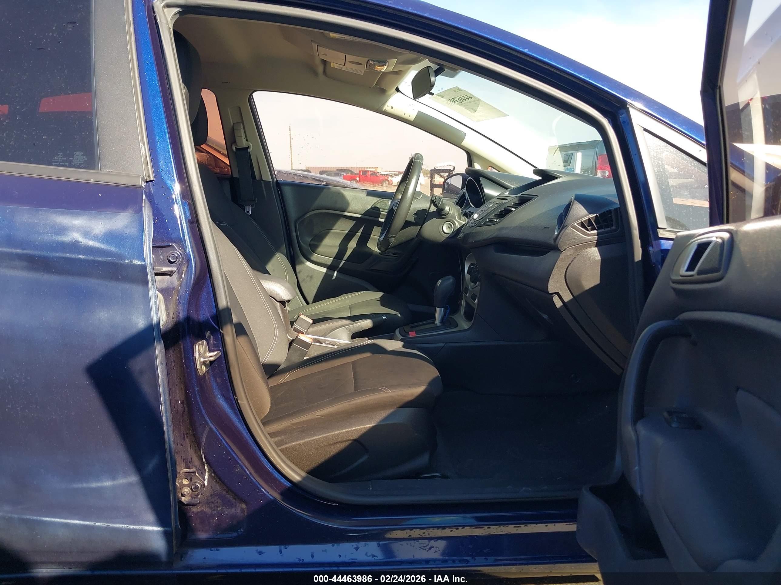 FORD FIESTA image 5