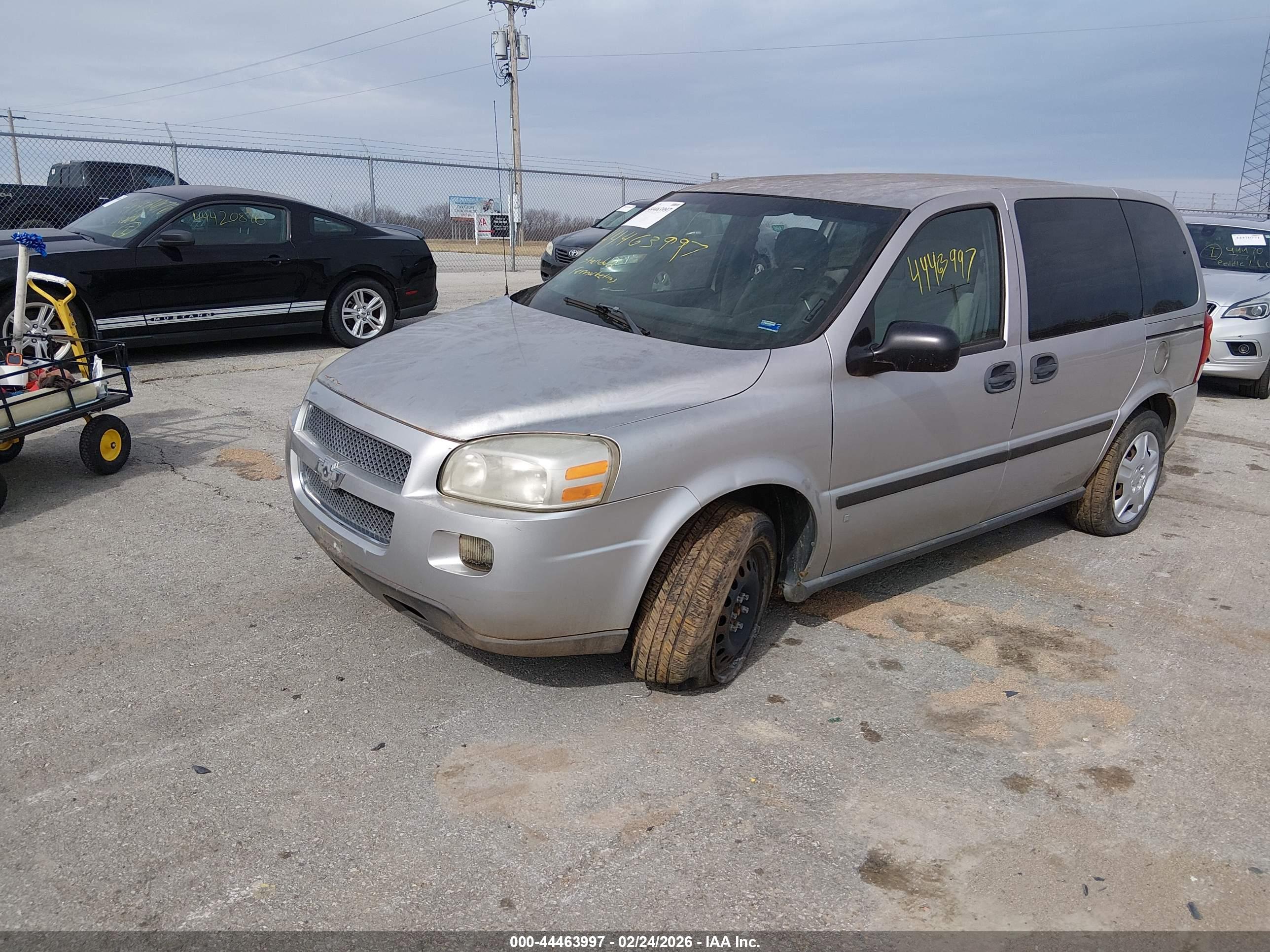 CHEVROLET UPLANDER image 2