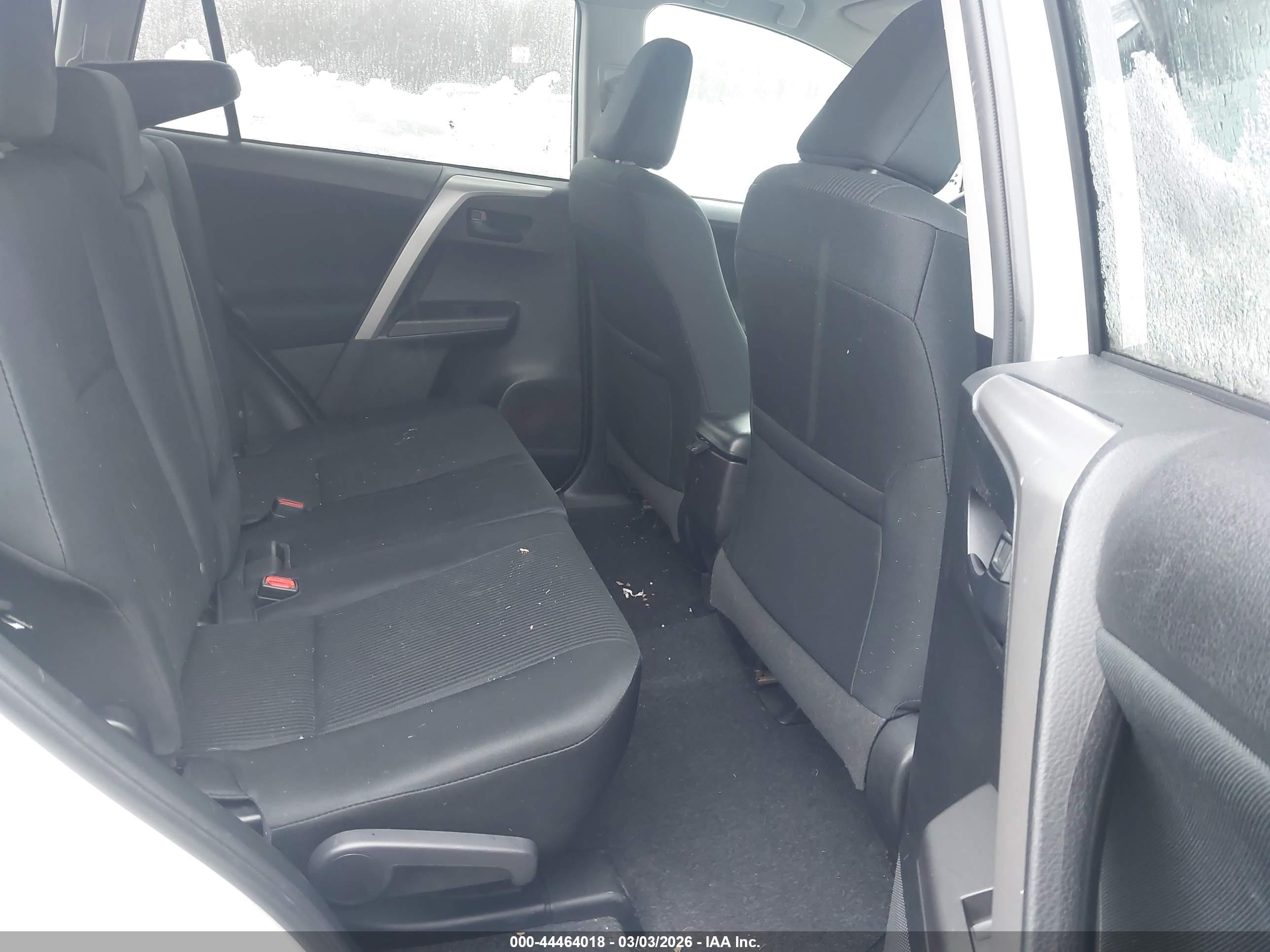TOYOTA RAV4 image 8