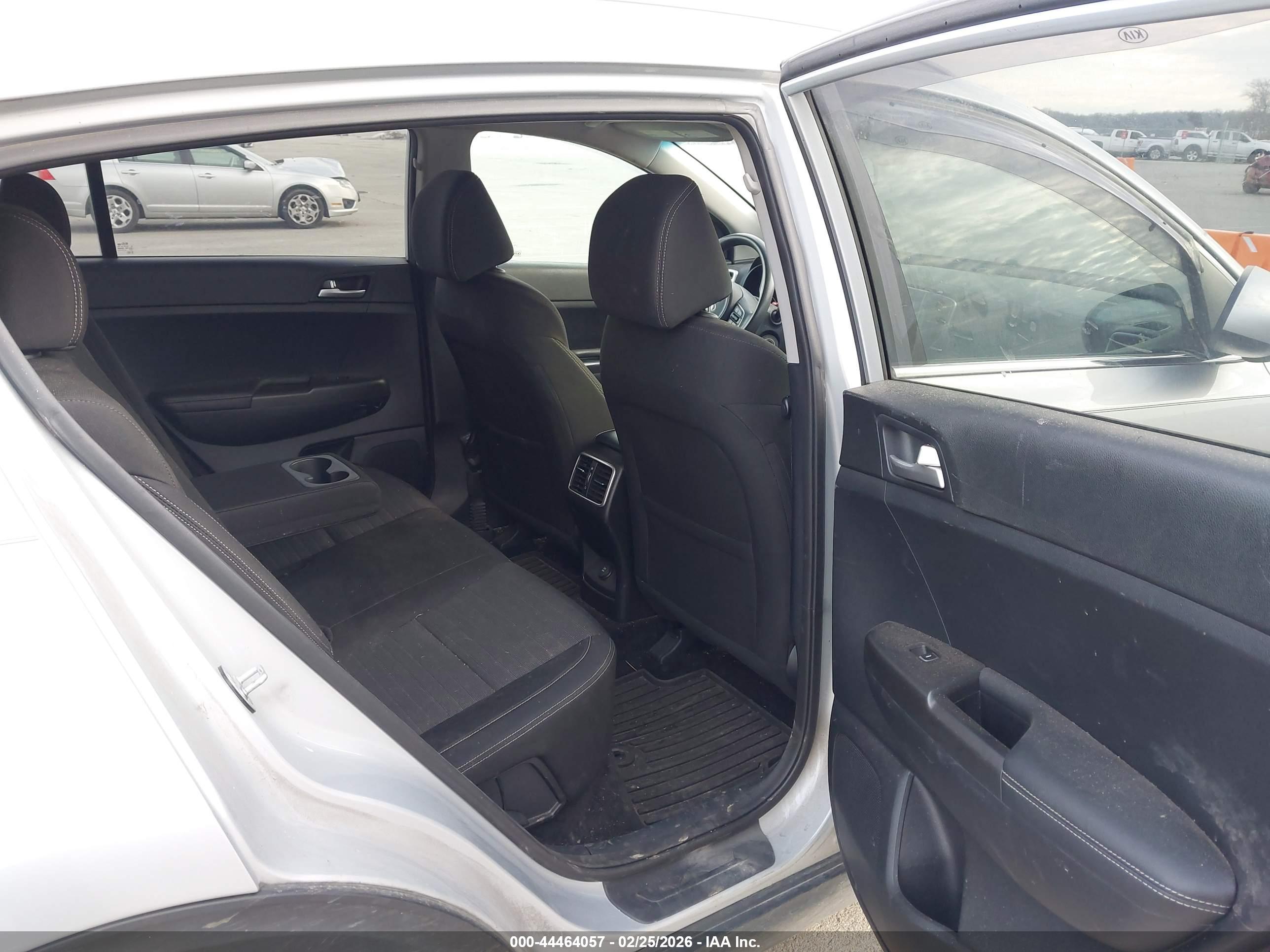 KIA SPORTAGE image 8