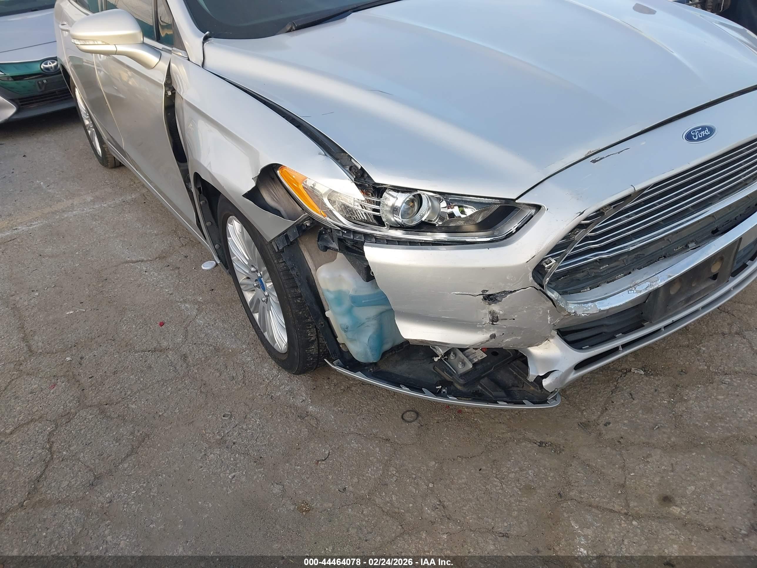 FORD FUSION image 6
