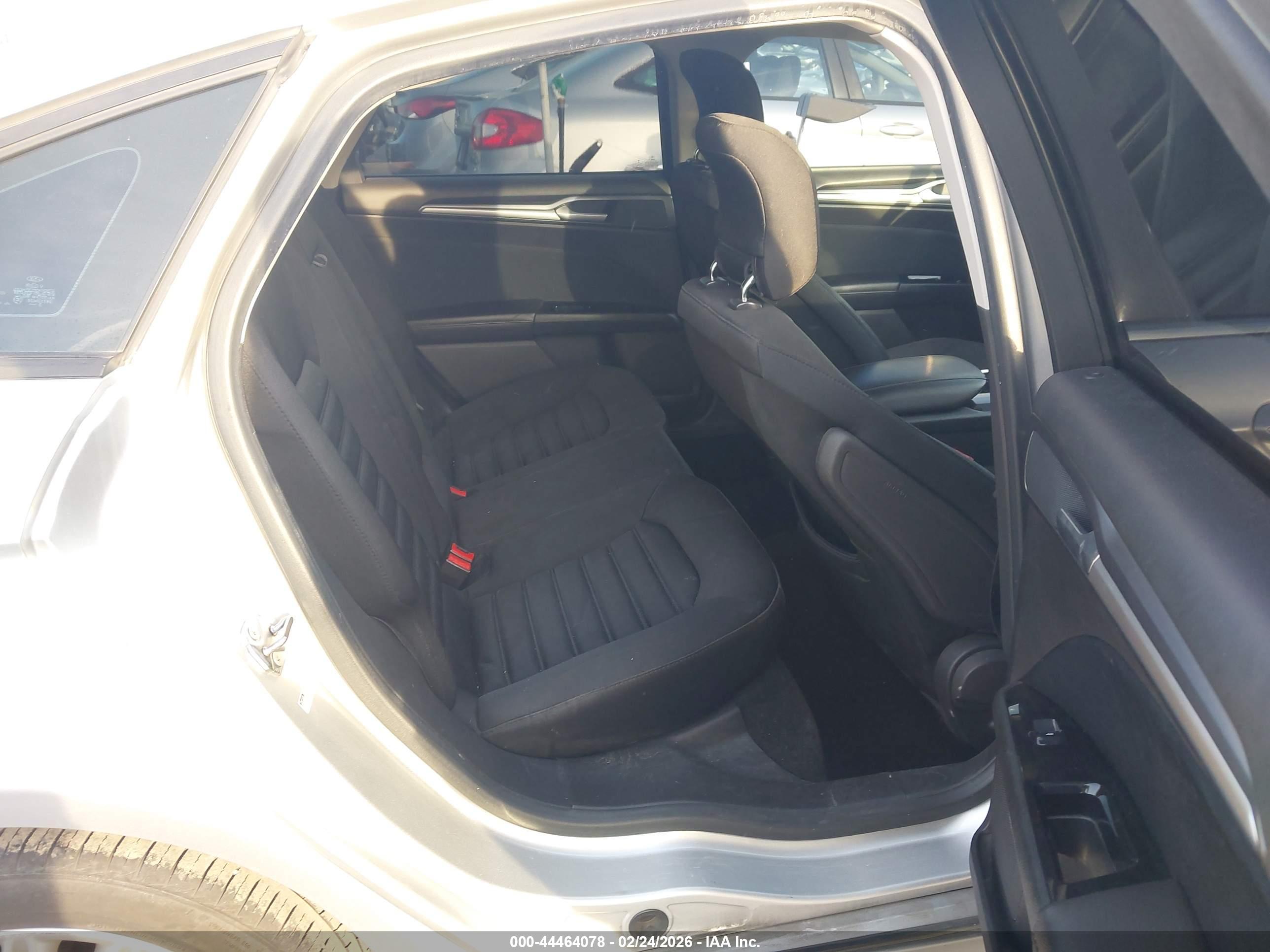 FORD FUSION image 8