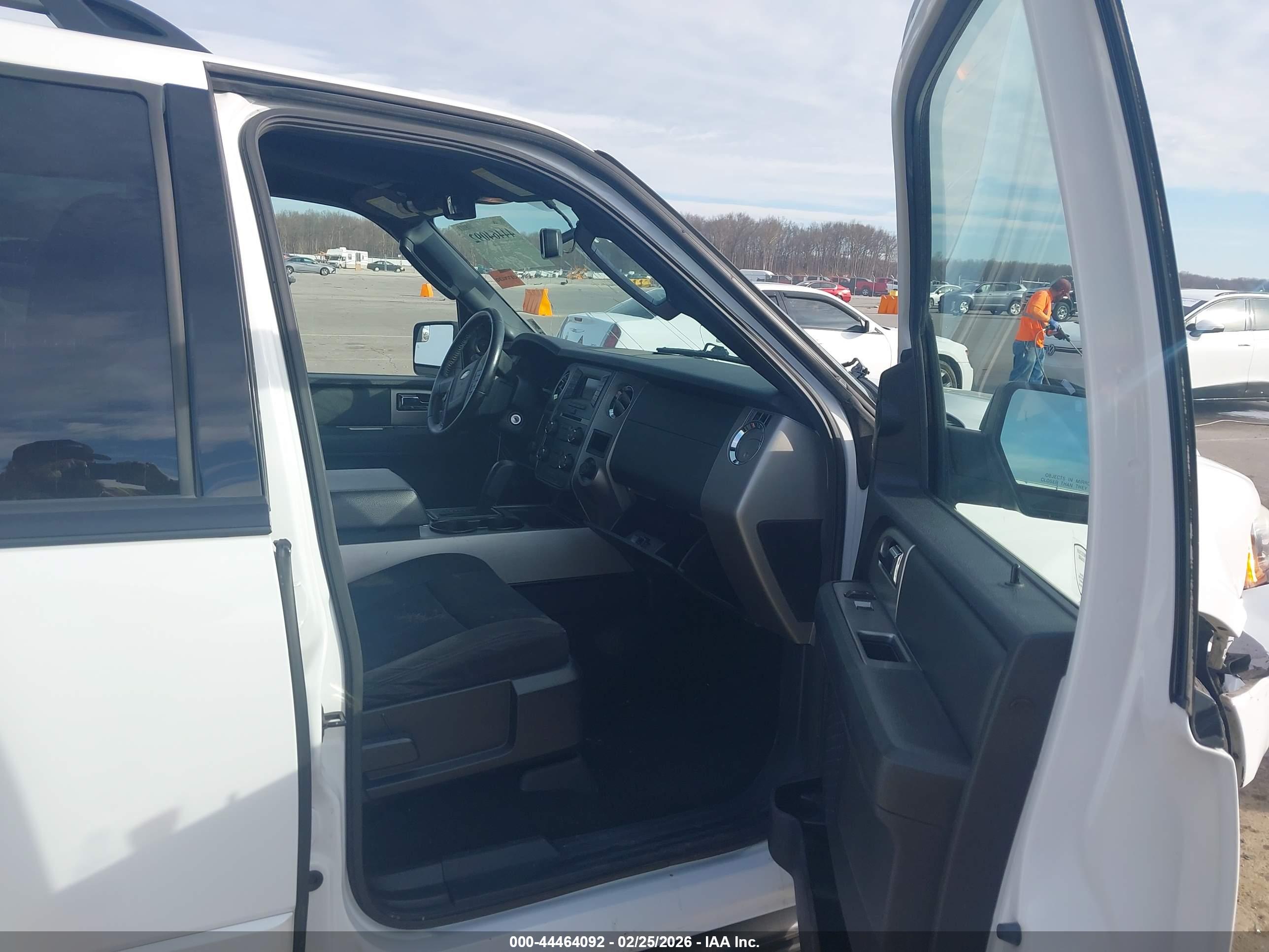 FORD EXPEDITION image 5
