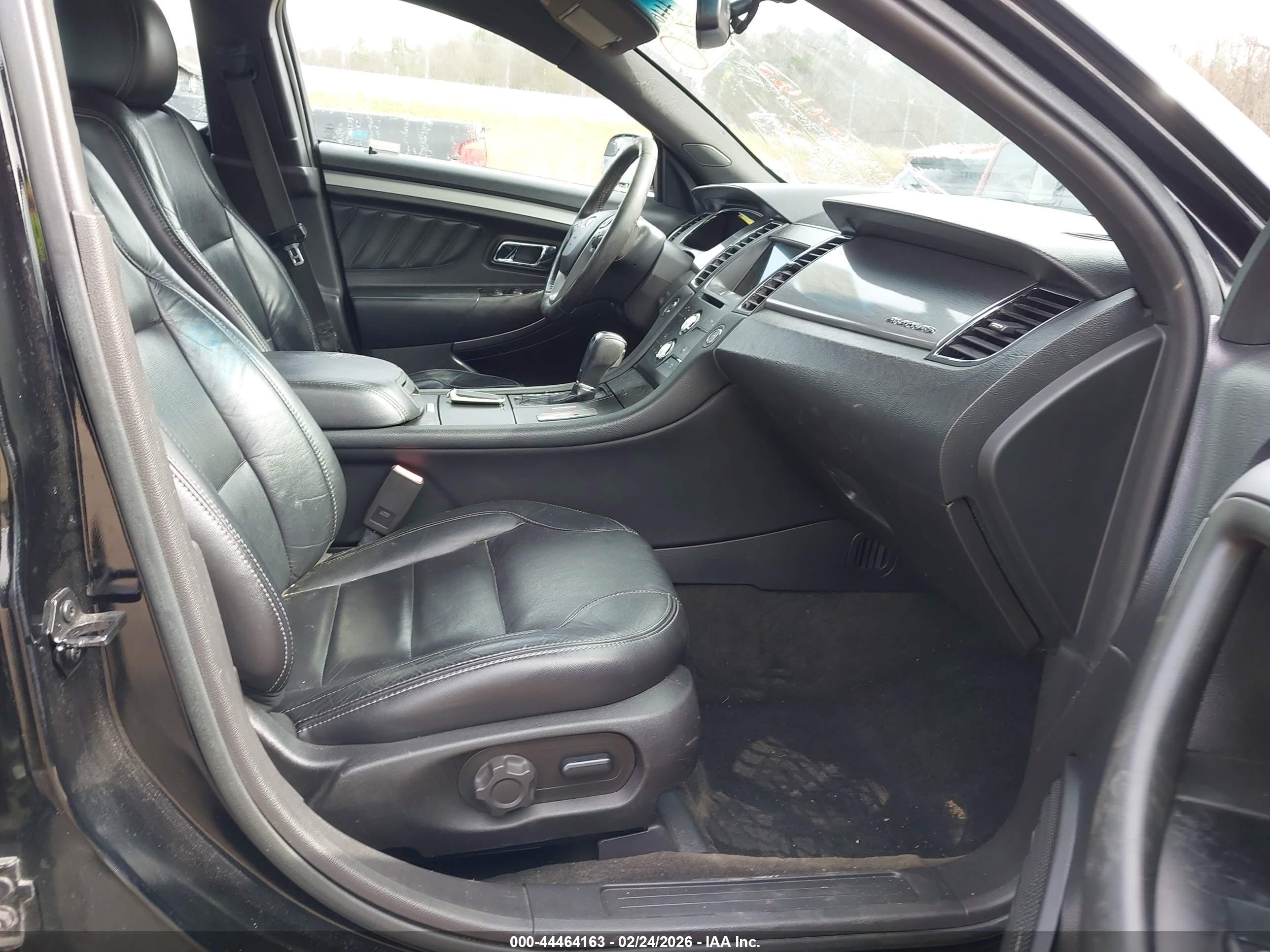 FORD TAURUS image 5
