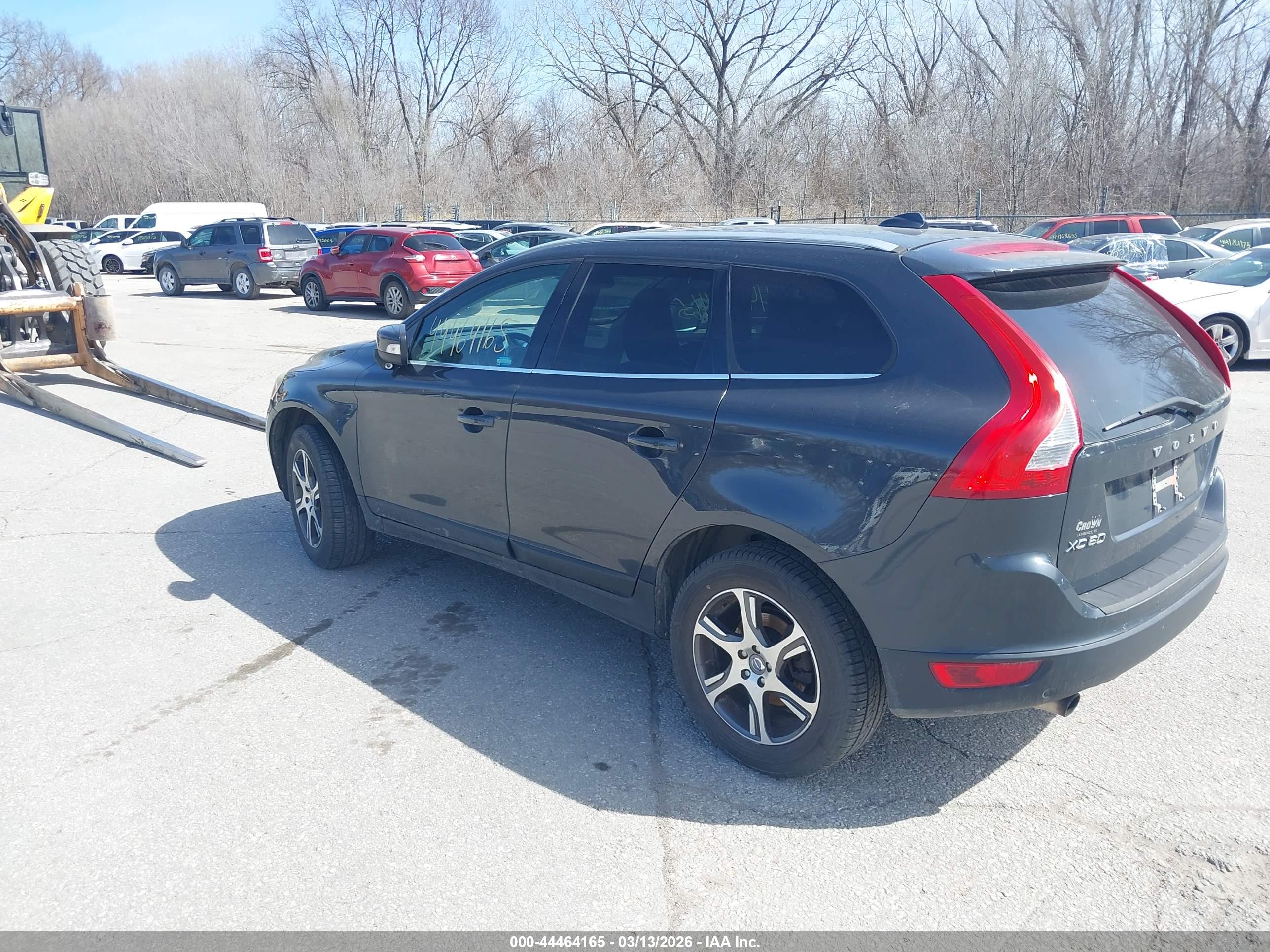 VOLVO XC60 image 3