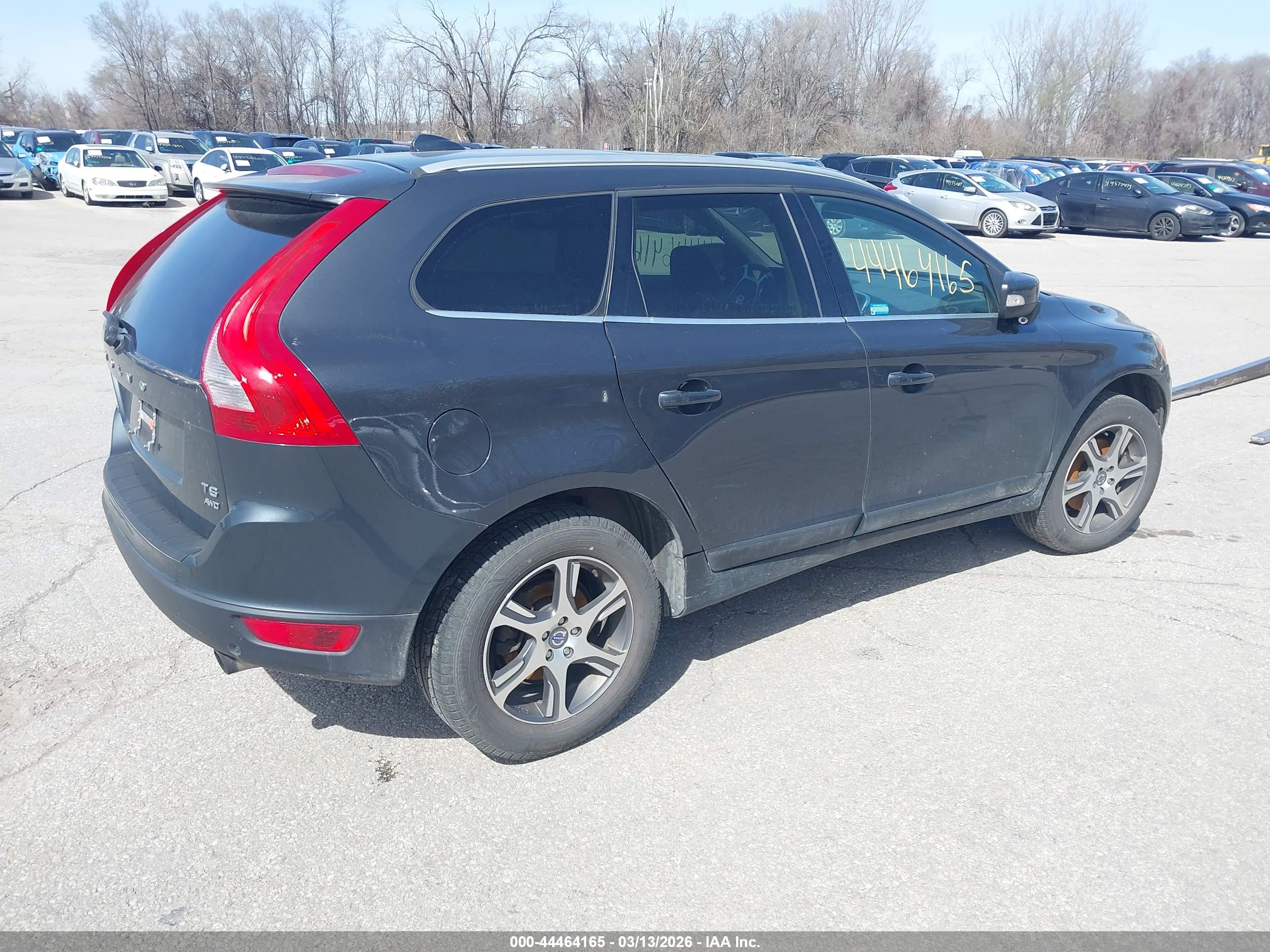 VOLVO XC60 image 4