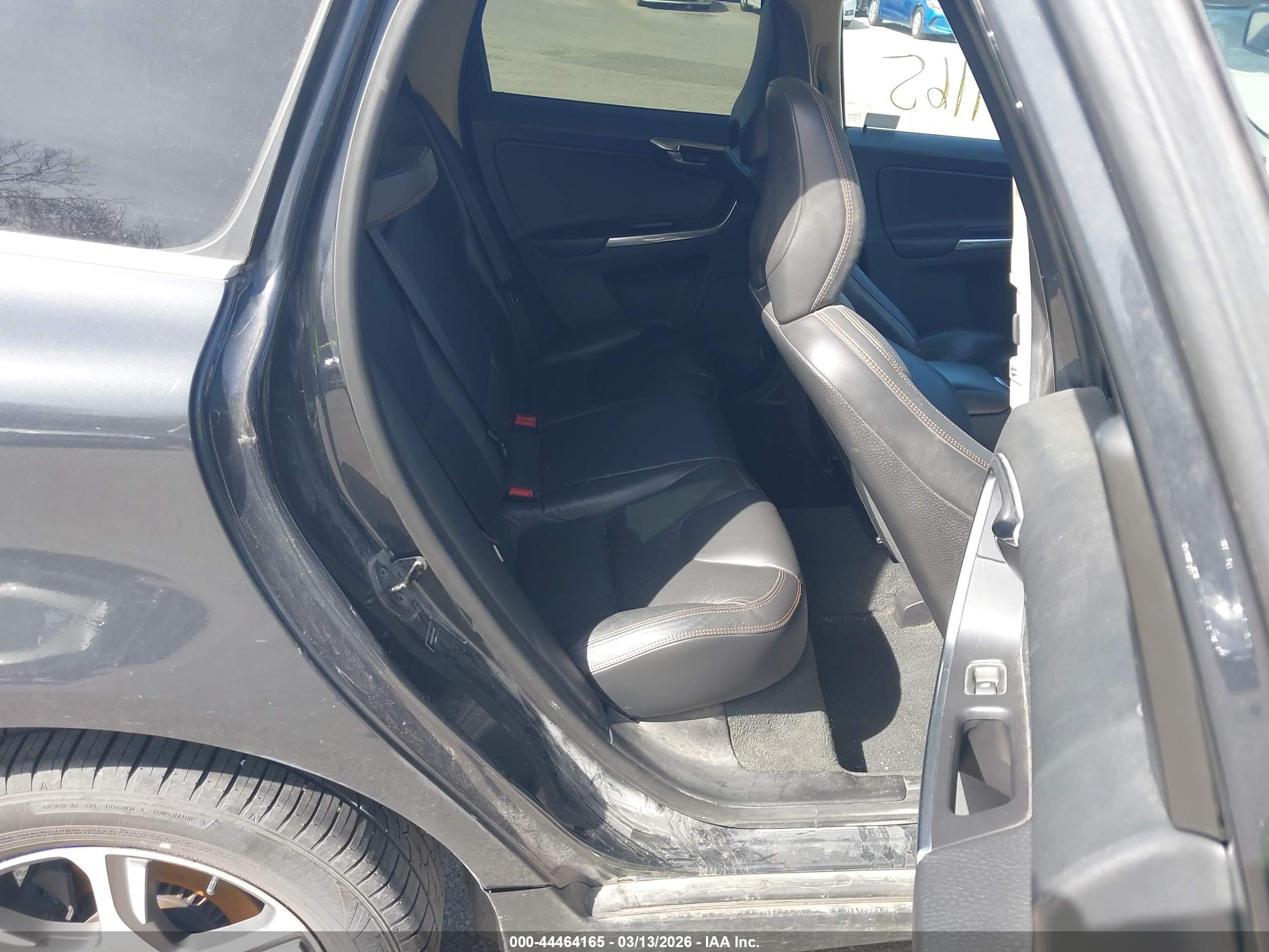 VOLVO XC60 image 8