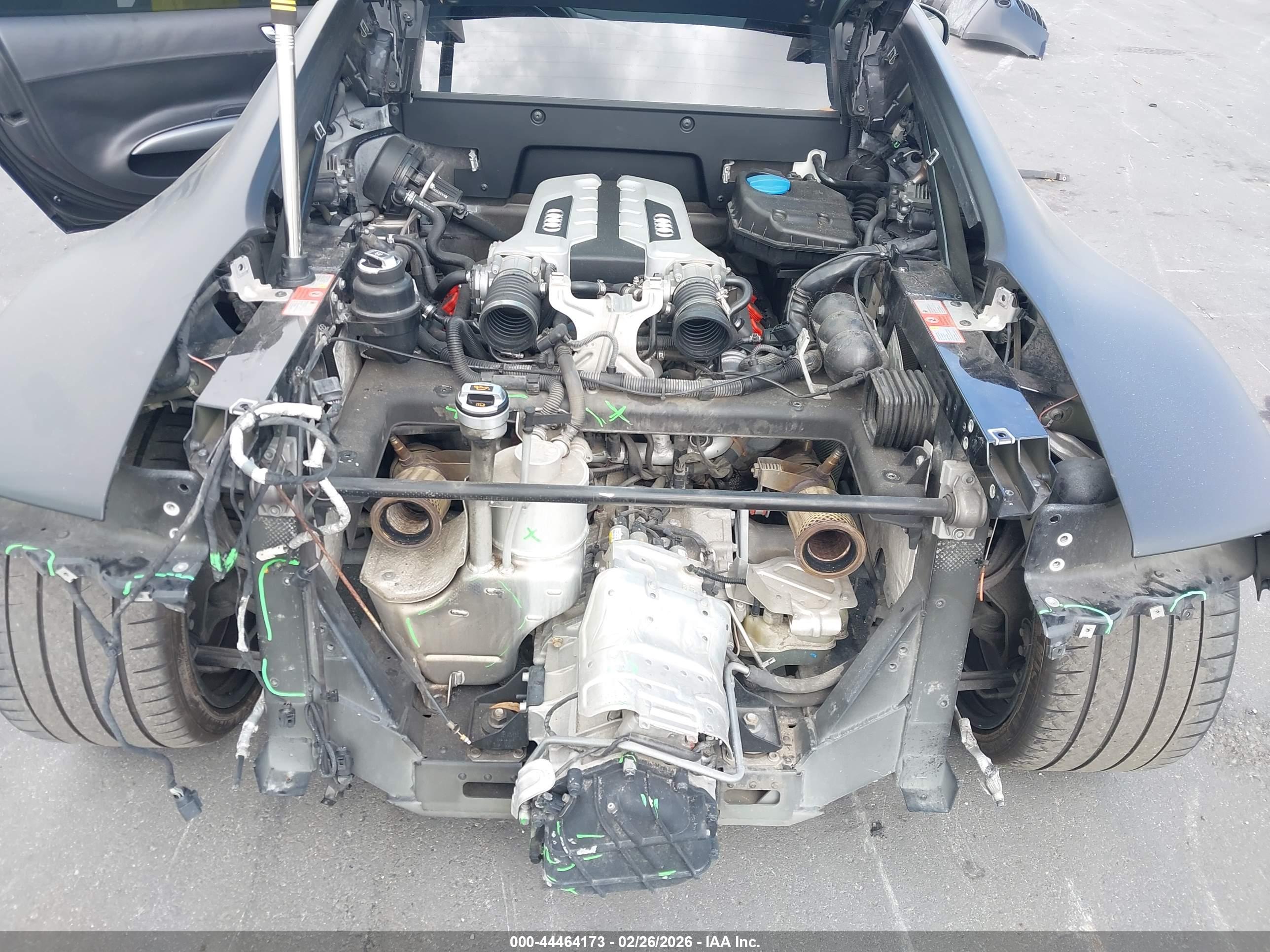 AUDI R8 image 10