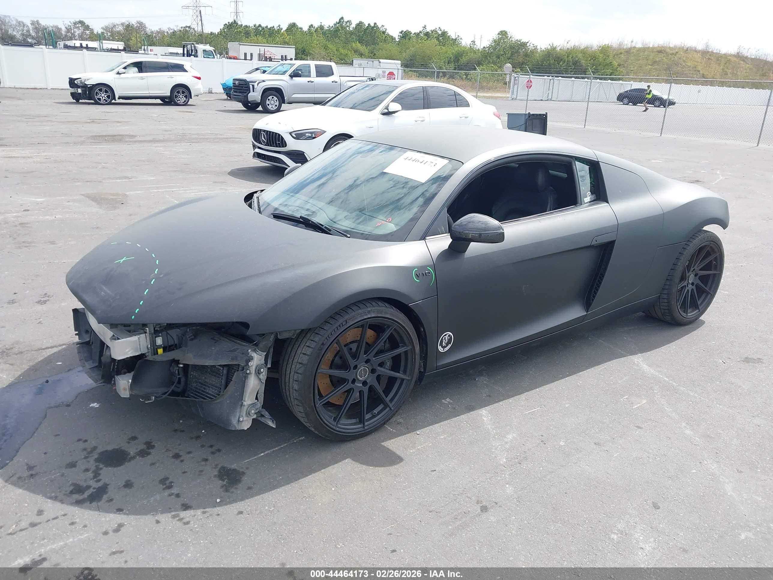 AUDI R8 image 2