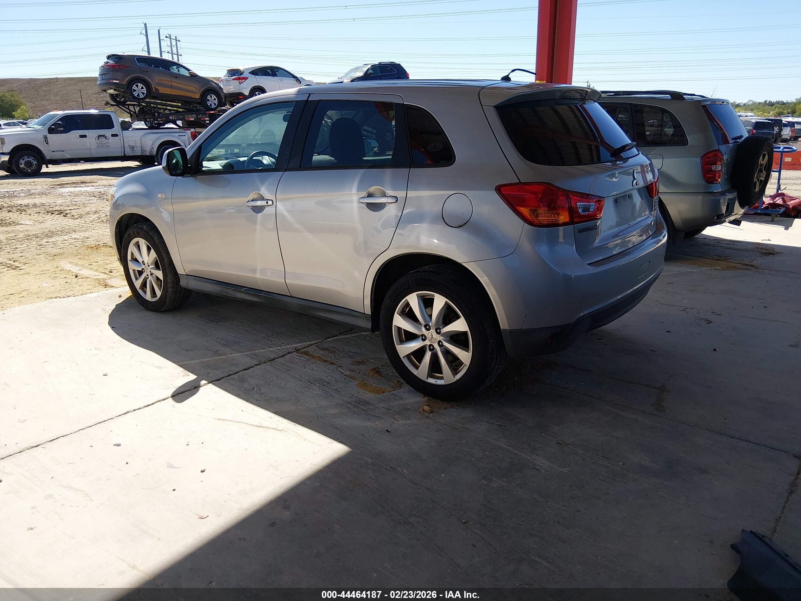 MITSUBISHI OUTLANDER image 3