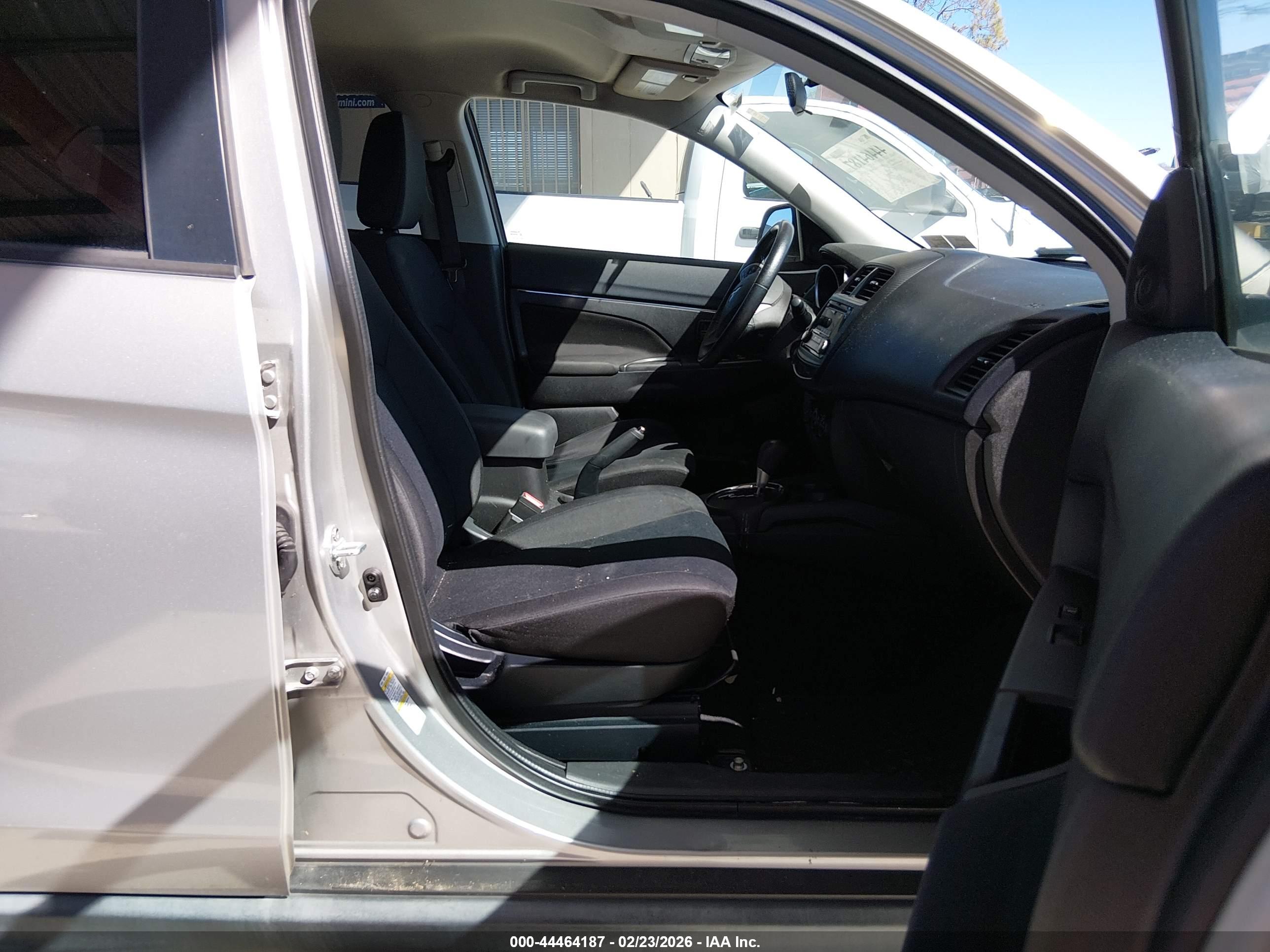MITSUBISHI OUTLANDER image 5