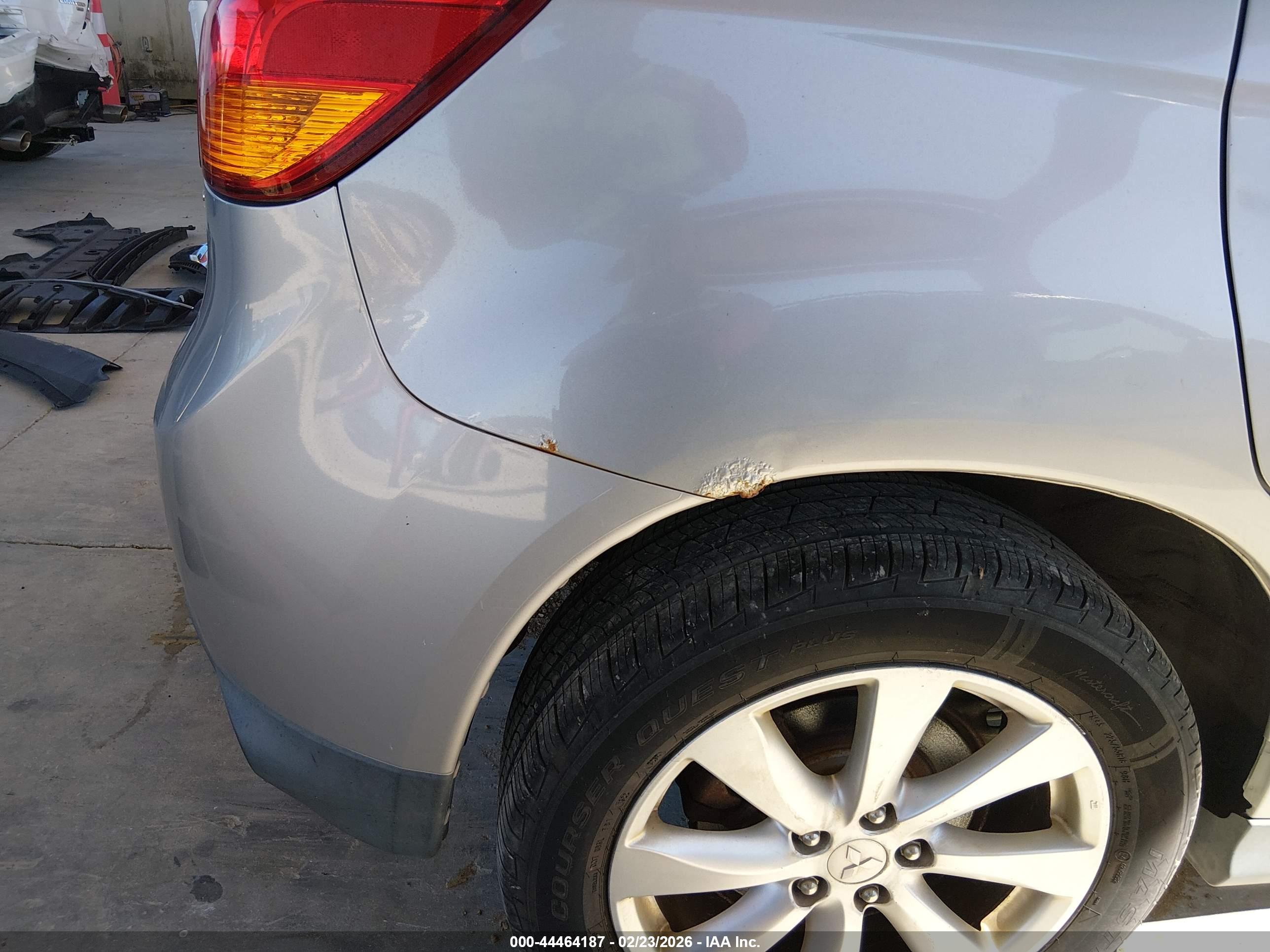 MITSUBISHI OUTLANDER image 6