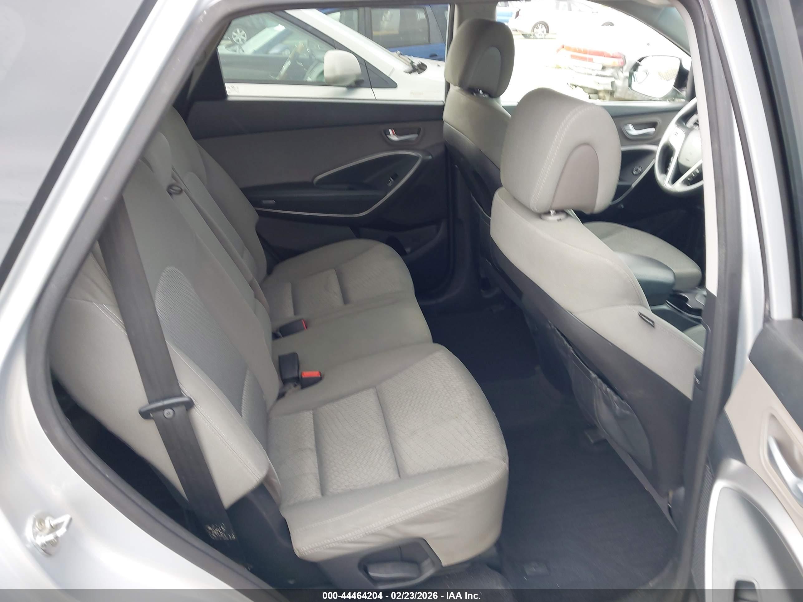 HYUNDAI SANTA image 8