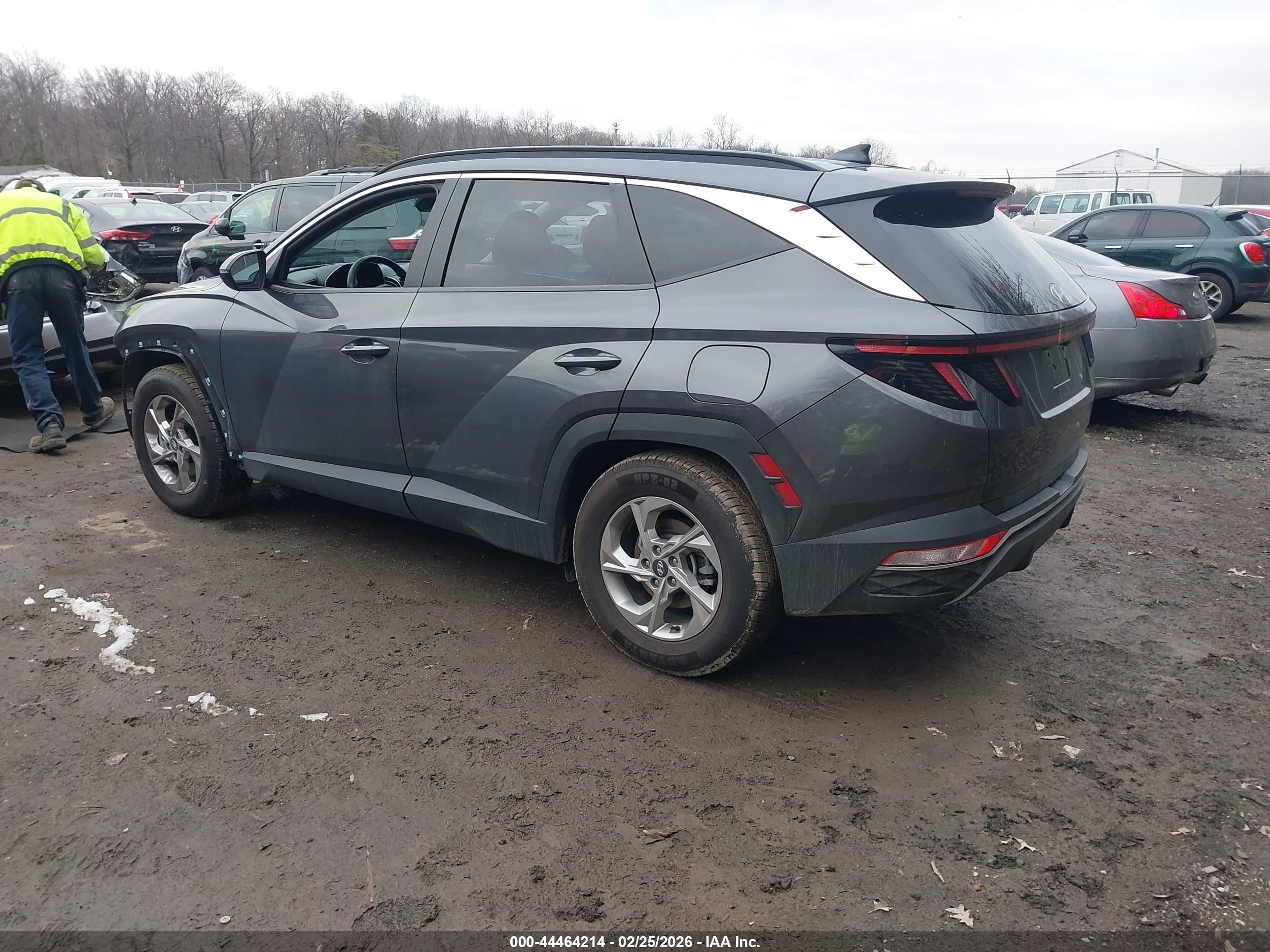 HYUNDAI TUCSON image 3
